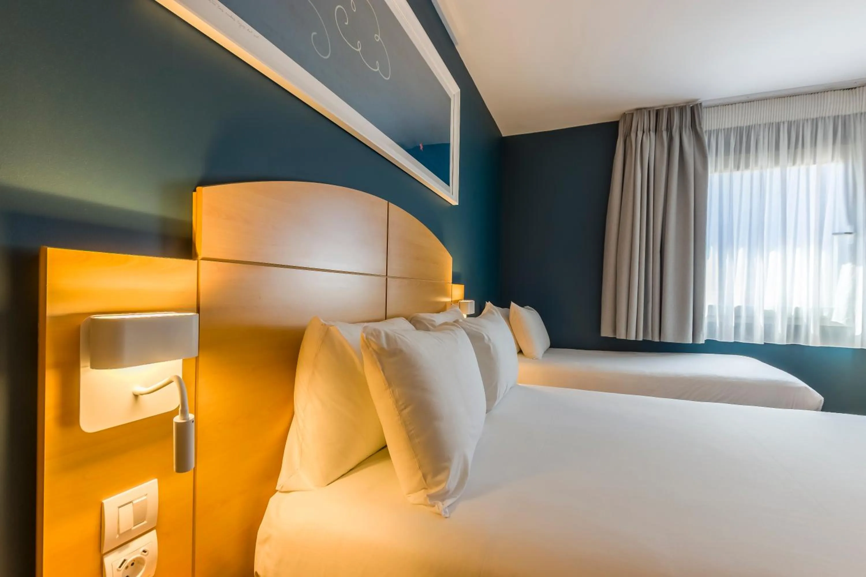 Bed in Travelodge Madrid Alcalá de Henares