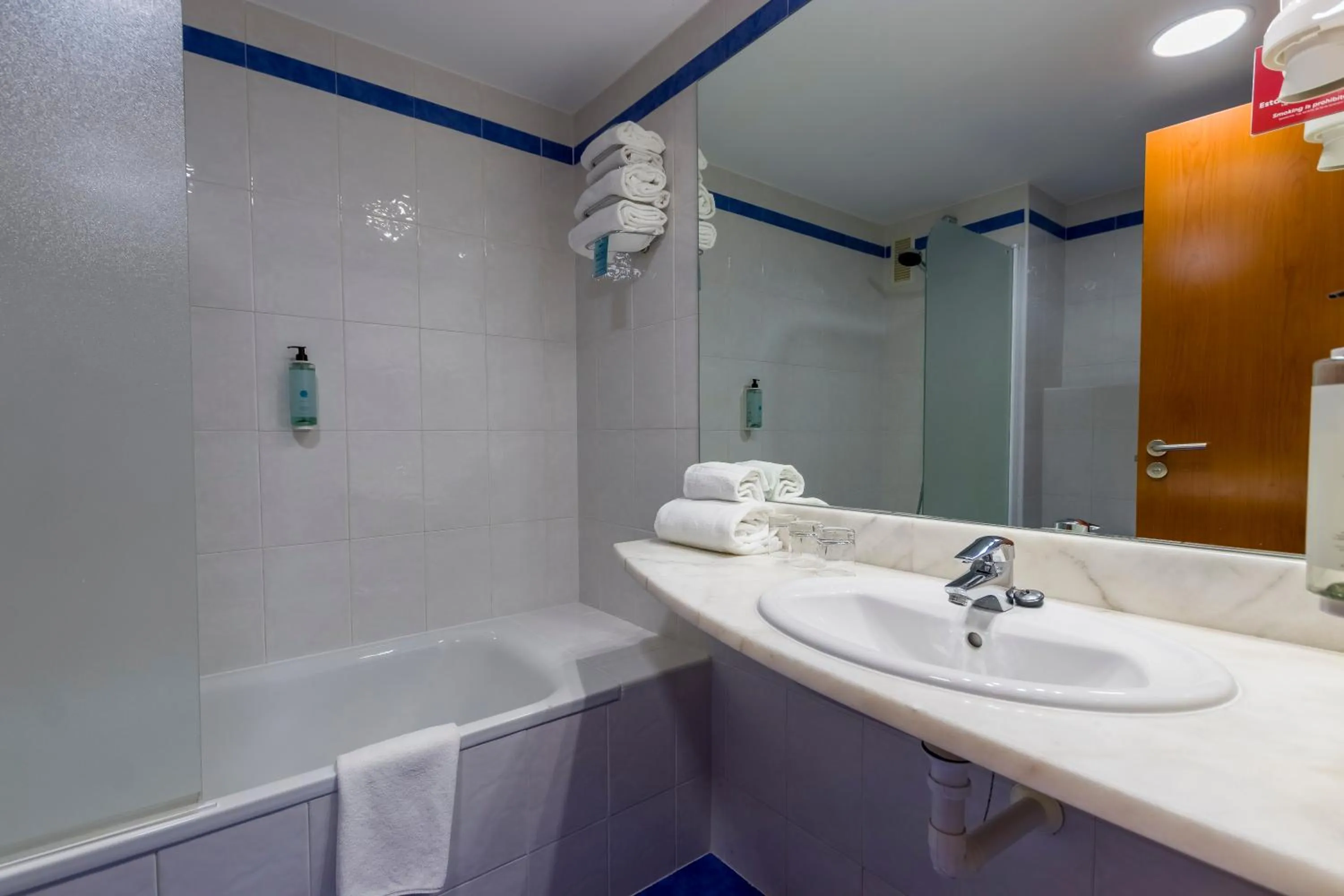 Bathroom in Travelodge Madrid Alcalá de Henares