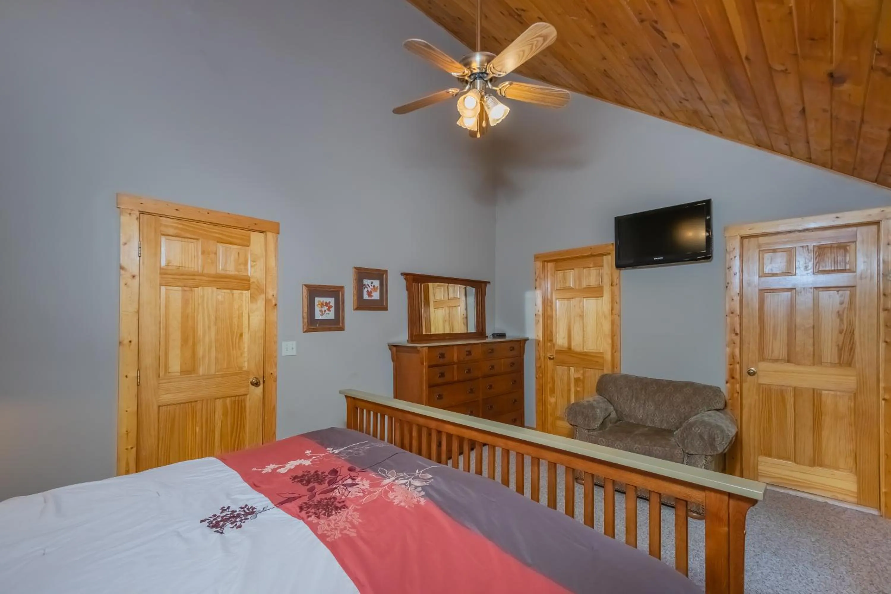 Property building, Bed in Mallard Landing