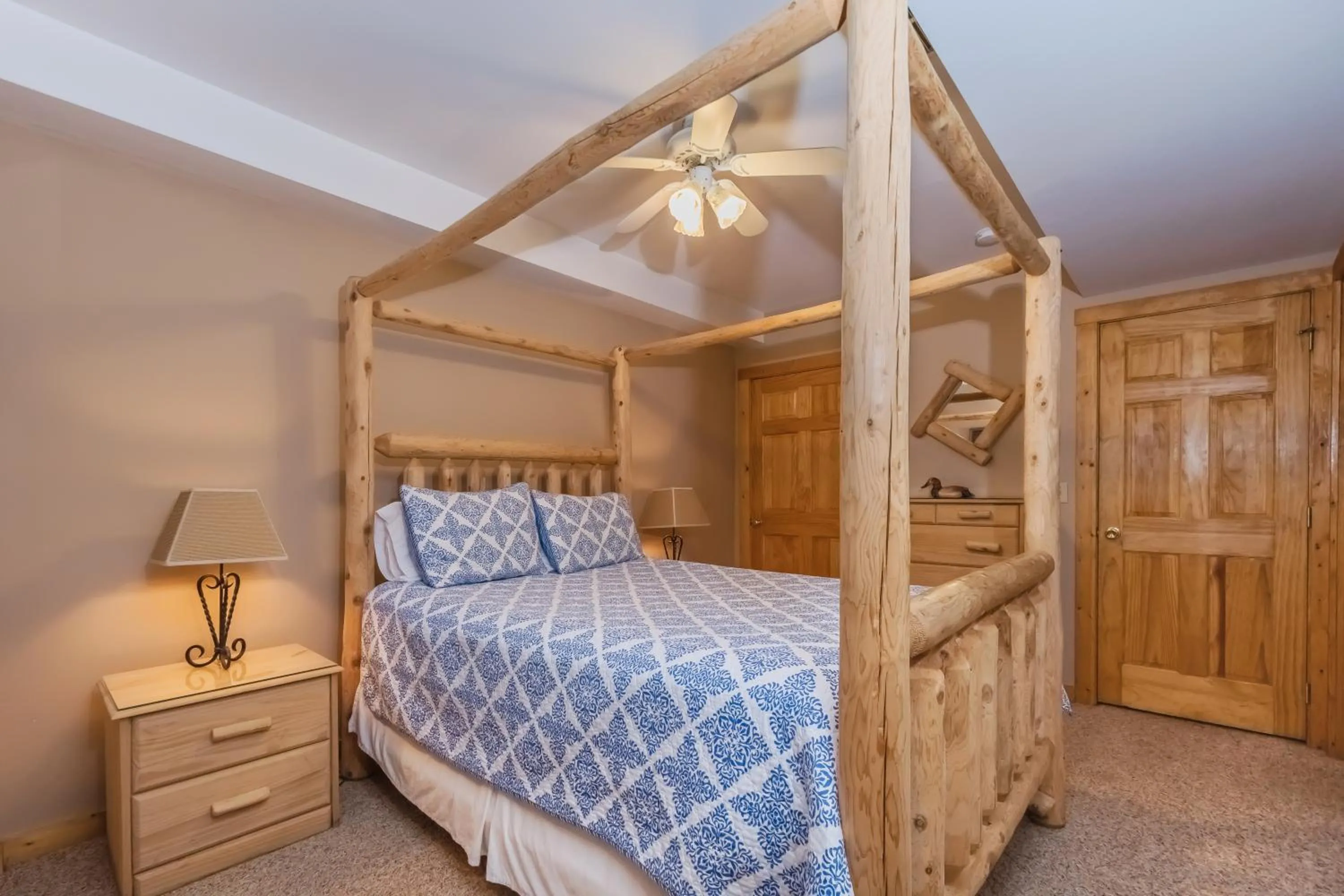 Property building, Bed in Mallard Landing