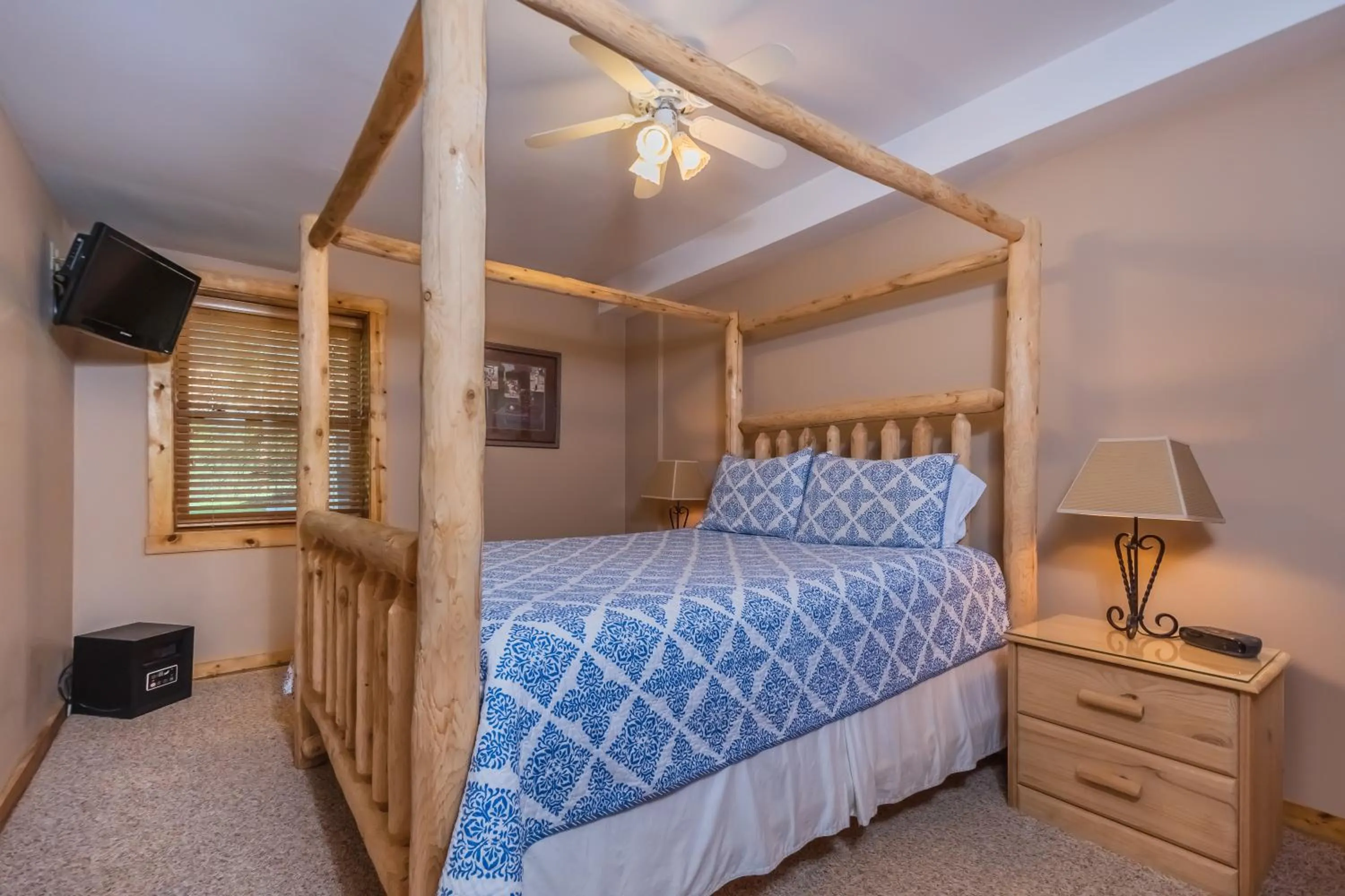 Property building, Bed in Mallard Landing