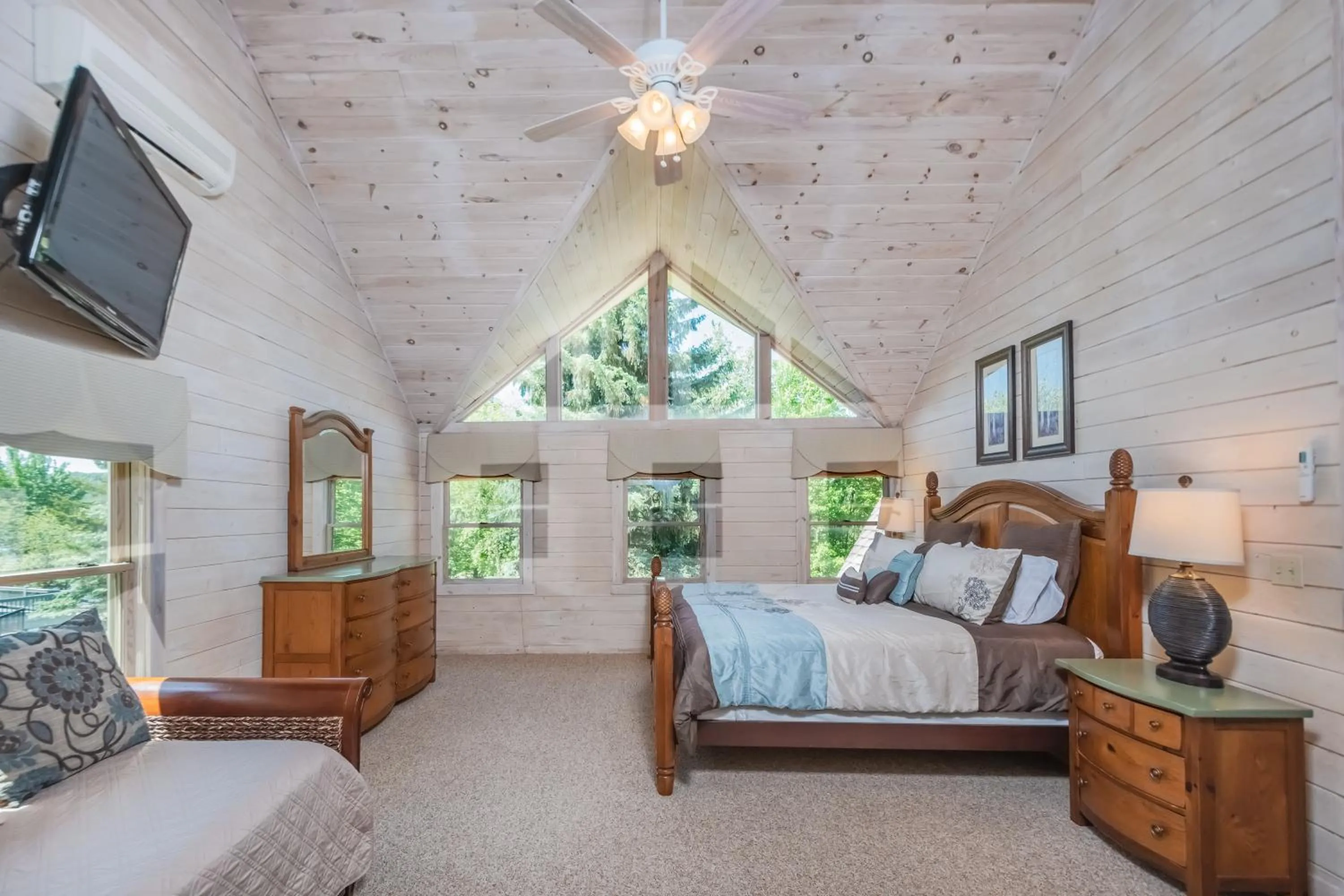 Property building, Bed in Mallard Landing