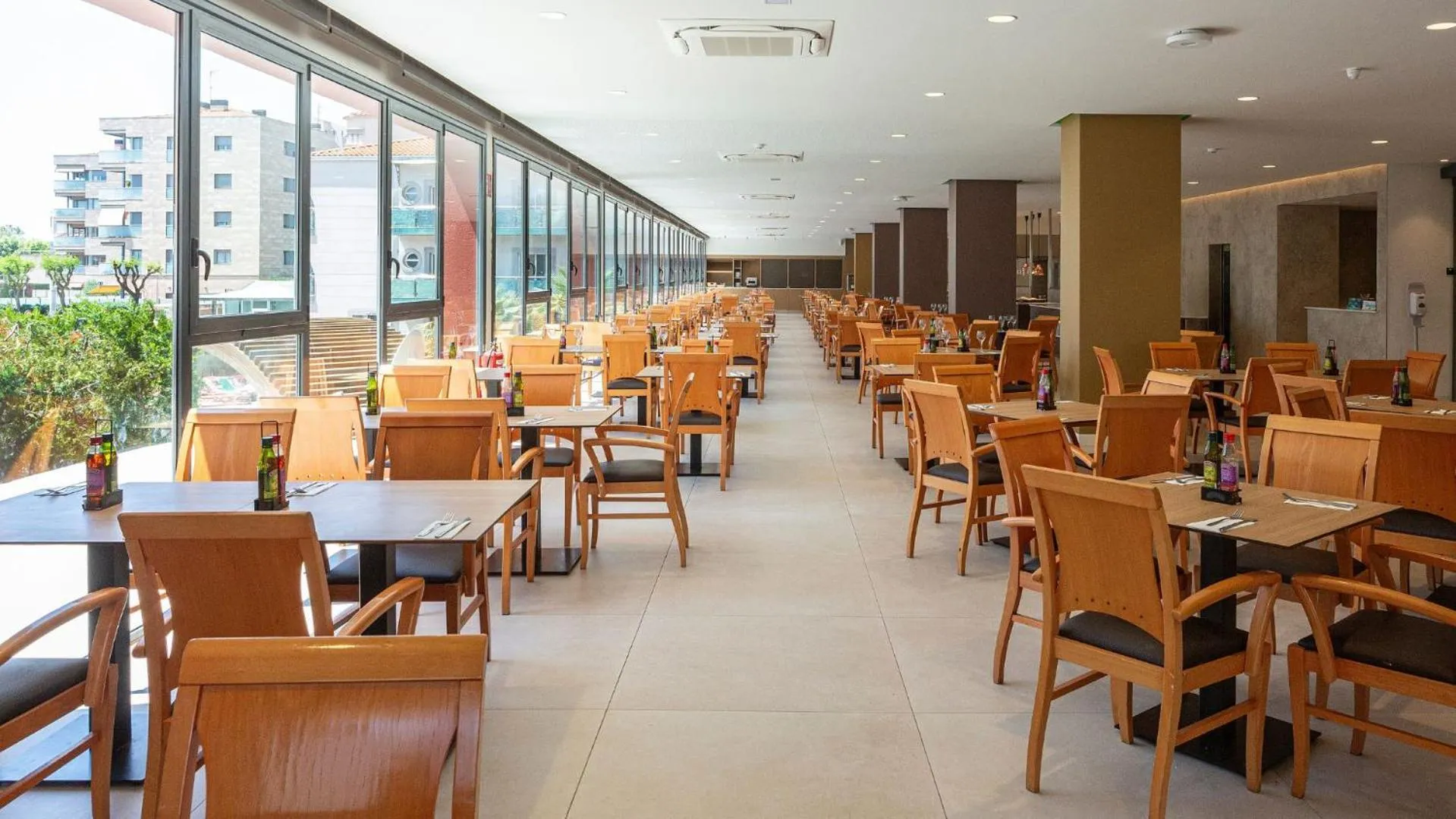 Restaurant/places to eat in Medplaya Hotel Santa Monica