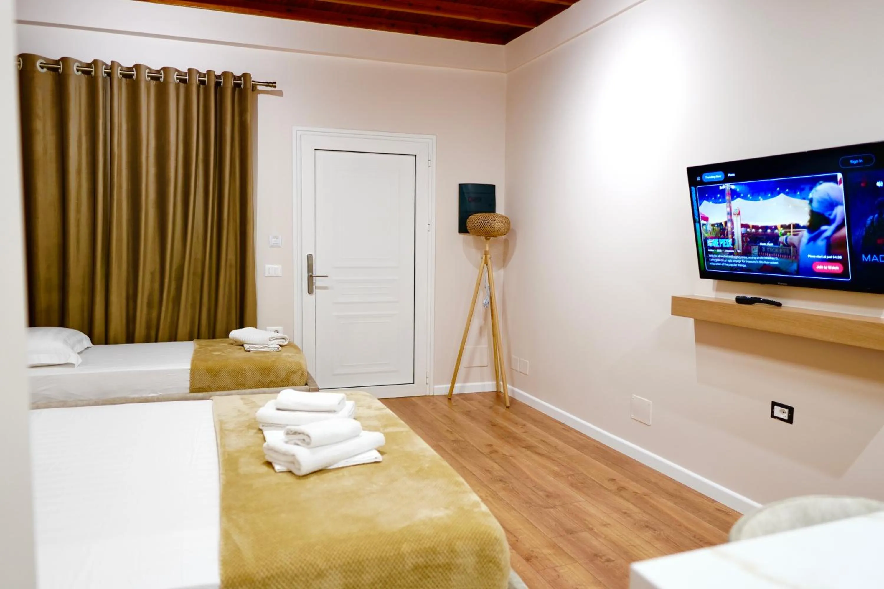 Communal lounge/ TV room, Bed in Vila Arial