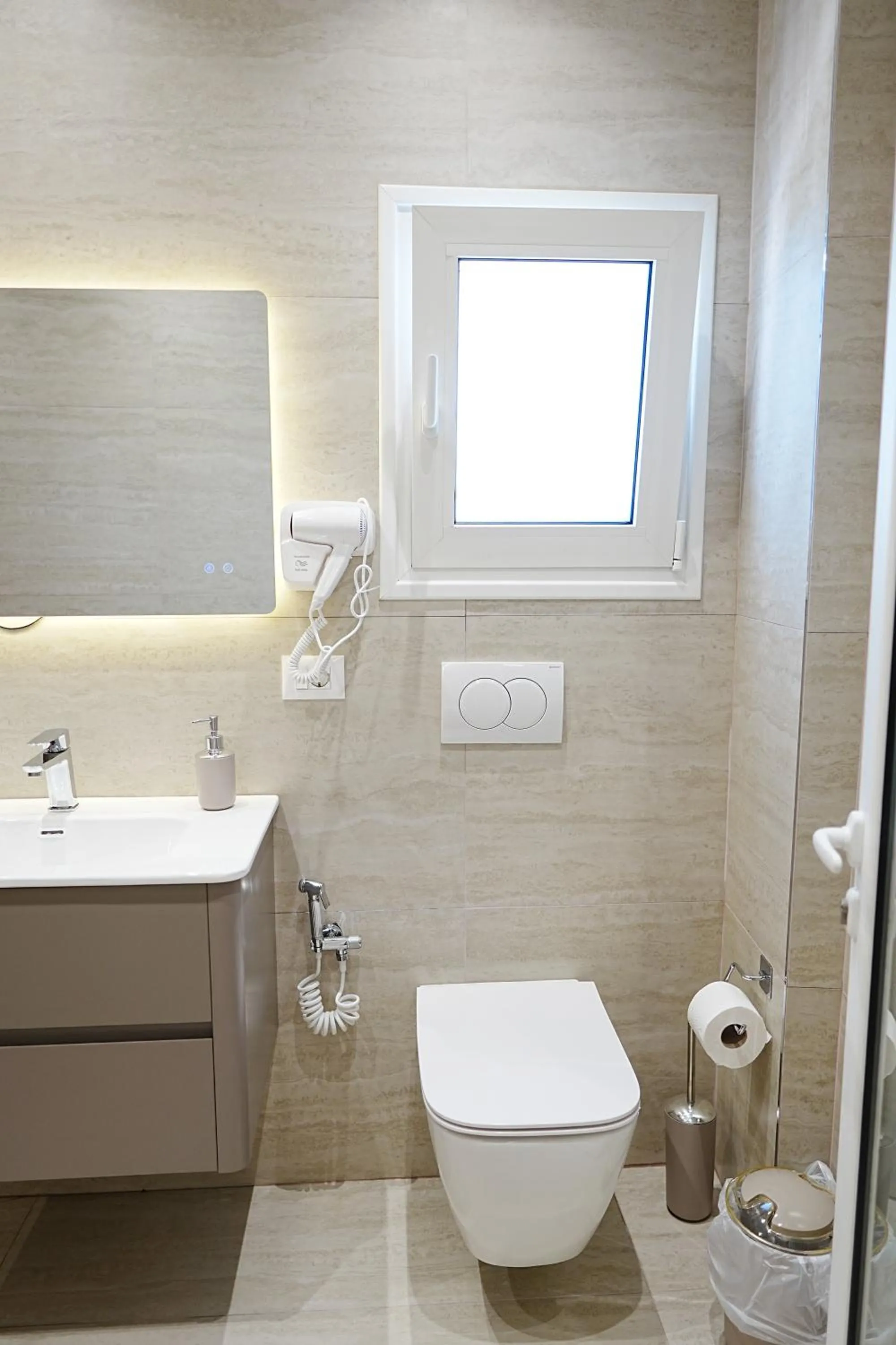 Shower in Vila Arial