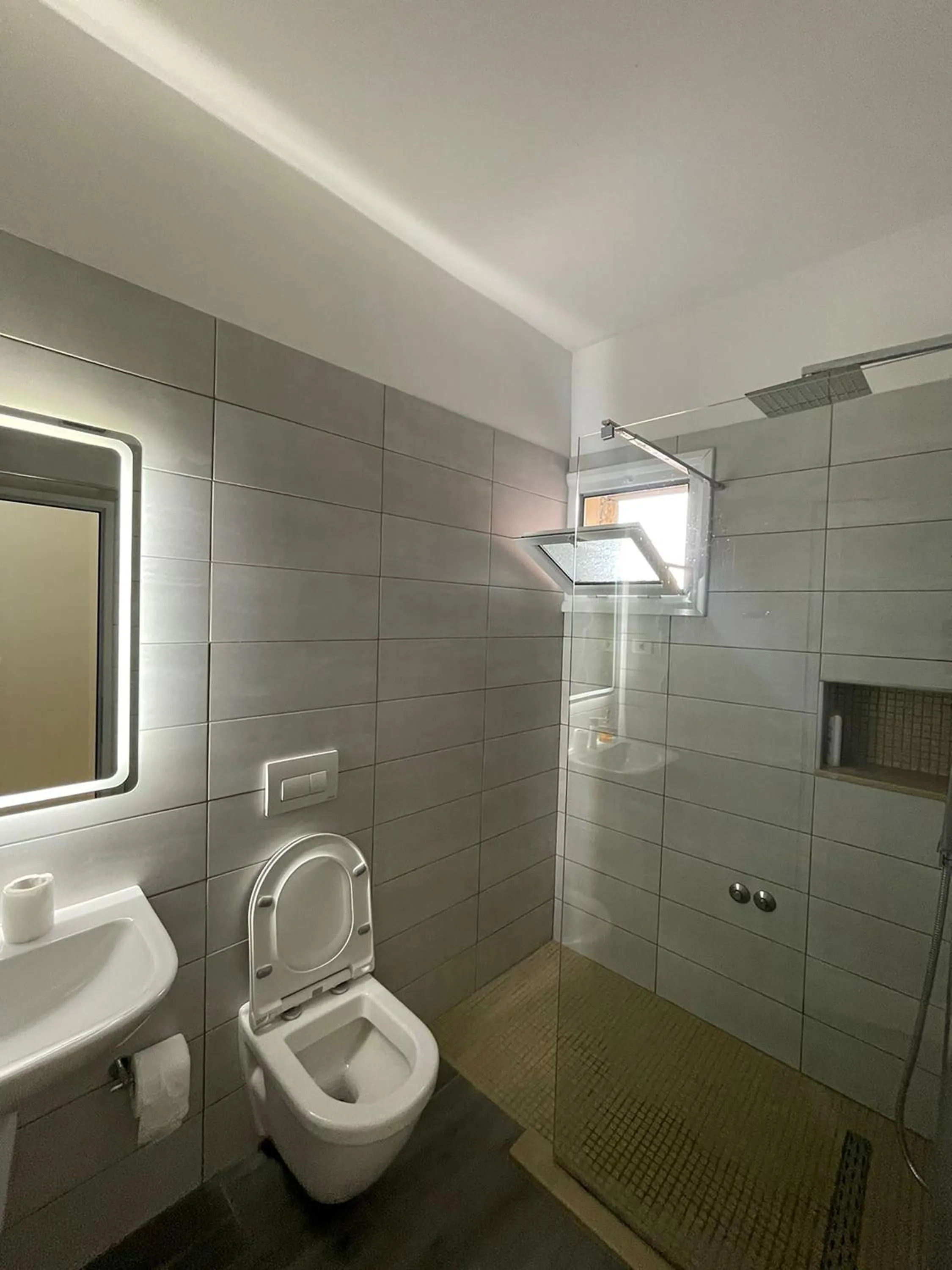 Shower in Vila Arial