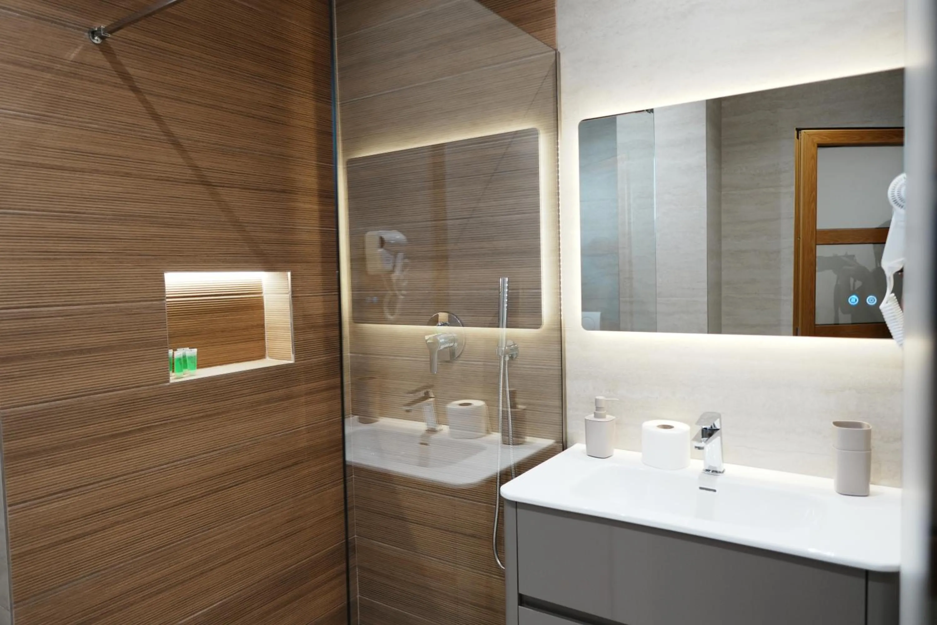Shower in Vila Arial
