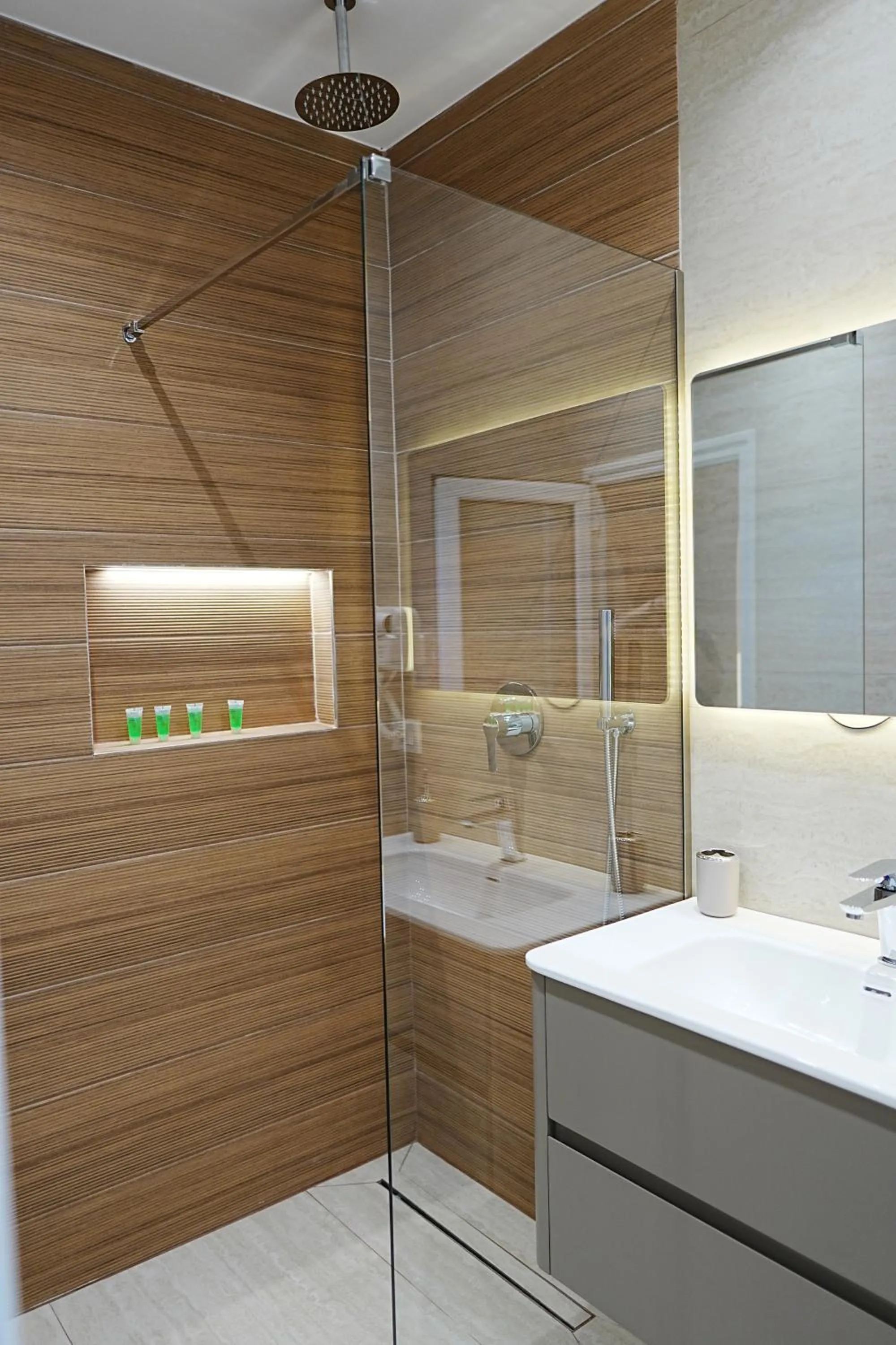 Shower in Vila Arial