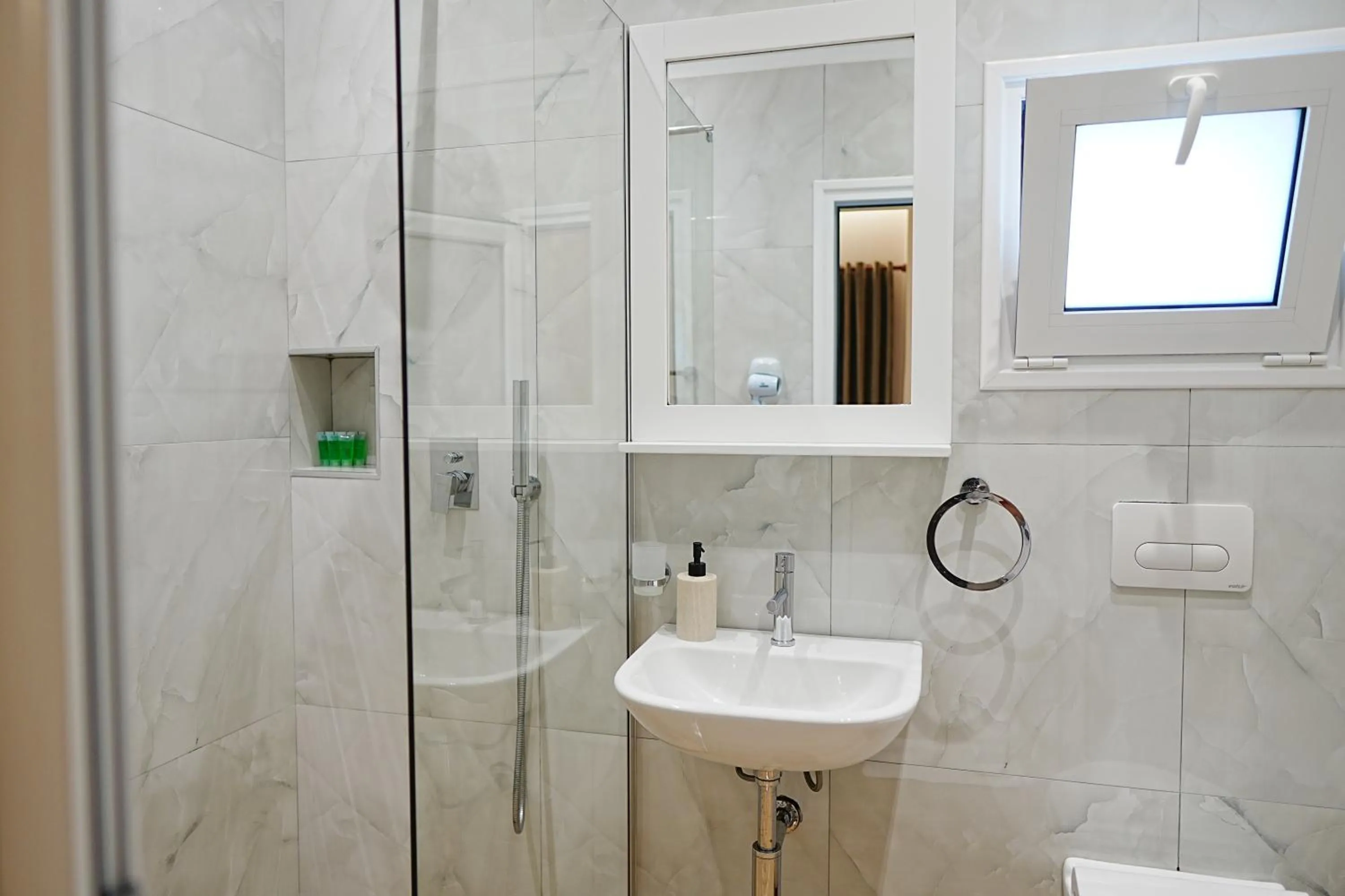 Shower in Vila Arial