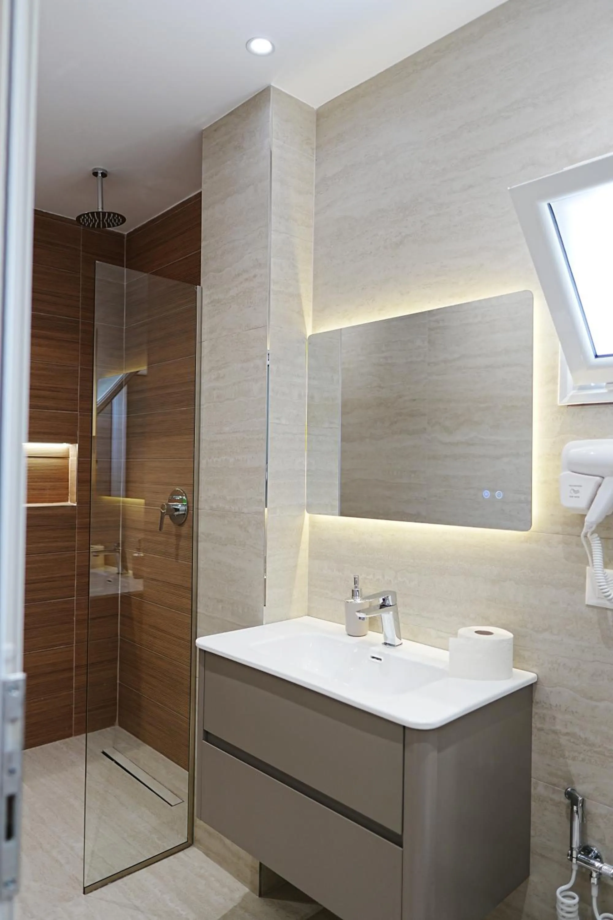 Shower in Vila Arial