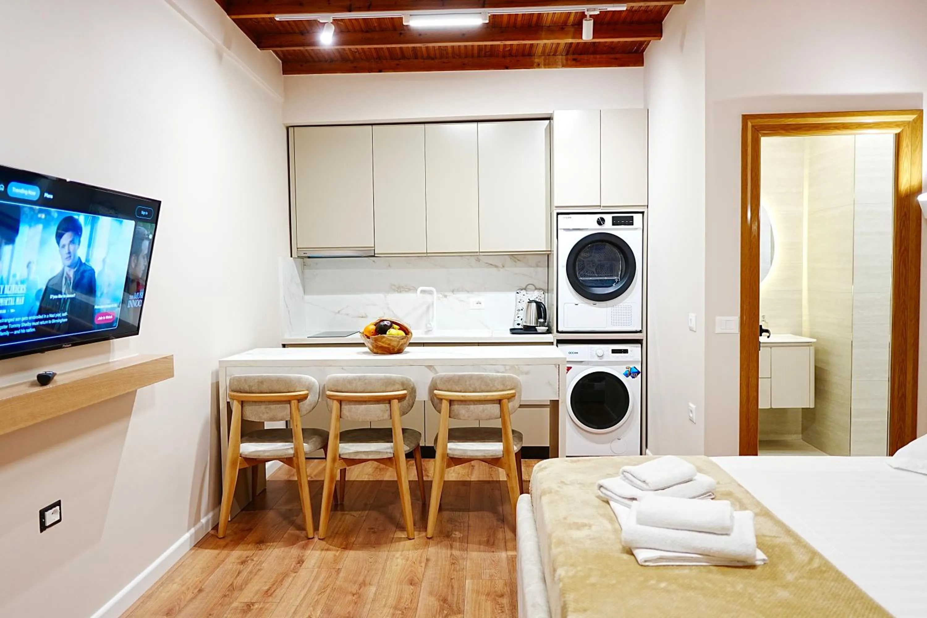 Communal lounge/ TV room, Bed in Vila Arial