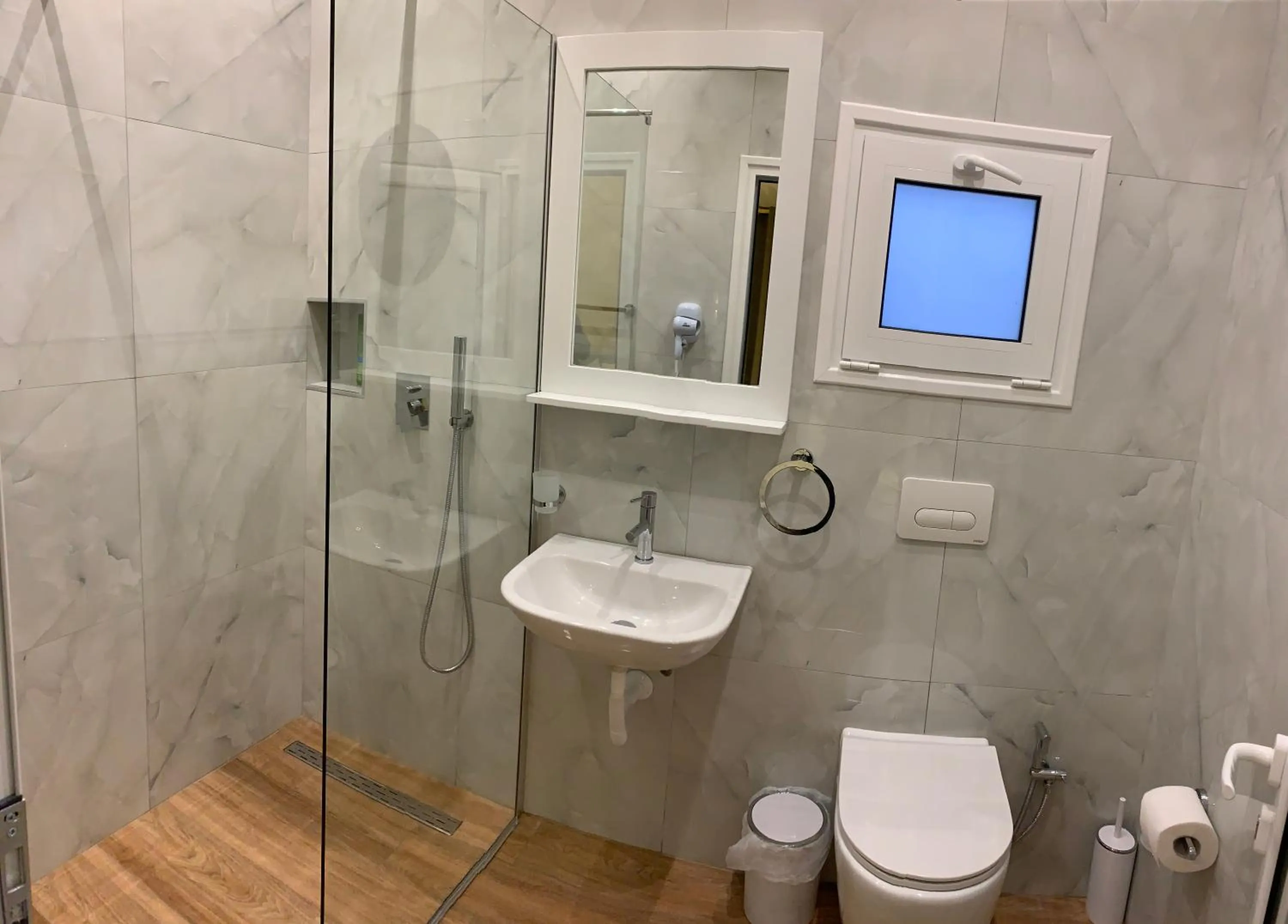 Shower in Vila Arial