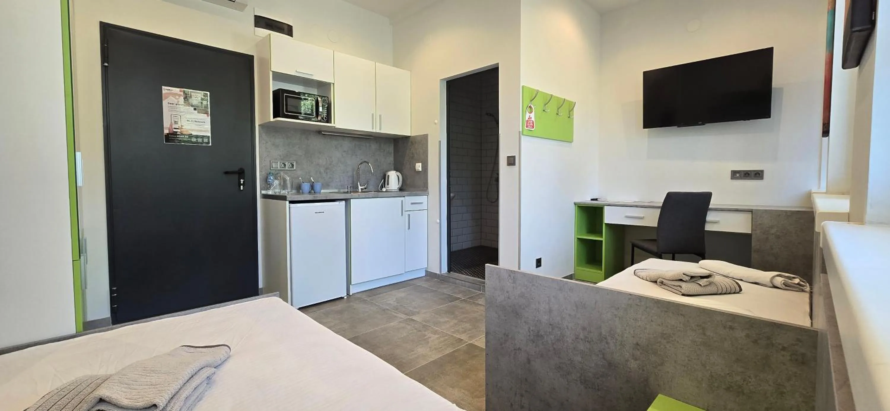 TV and multimedia in DORM BG pet-friendly Aparthotel