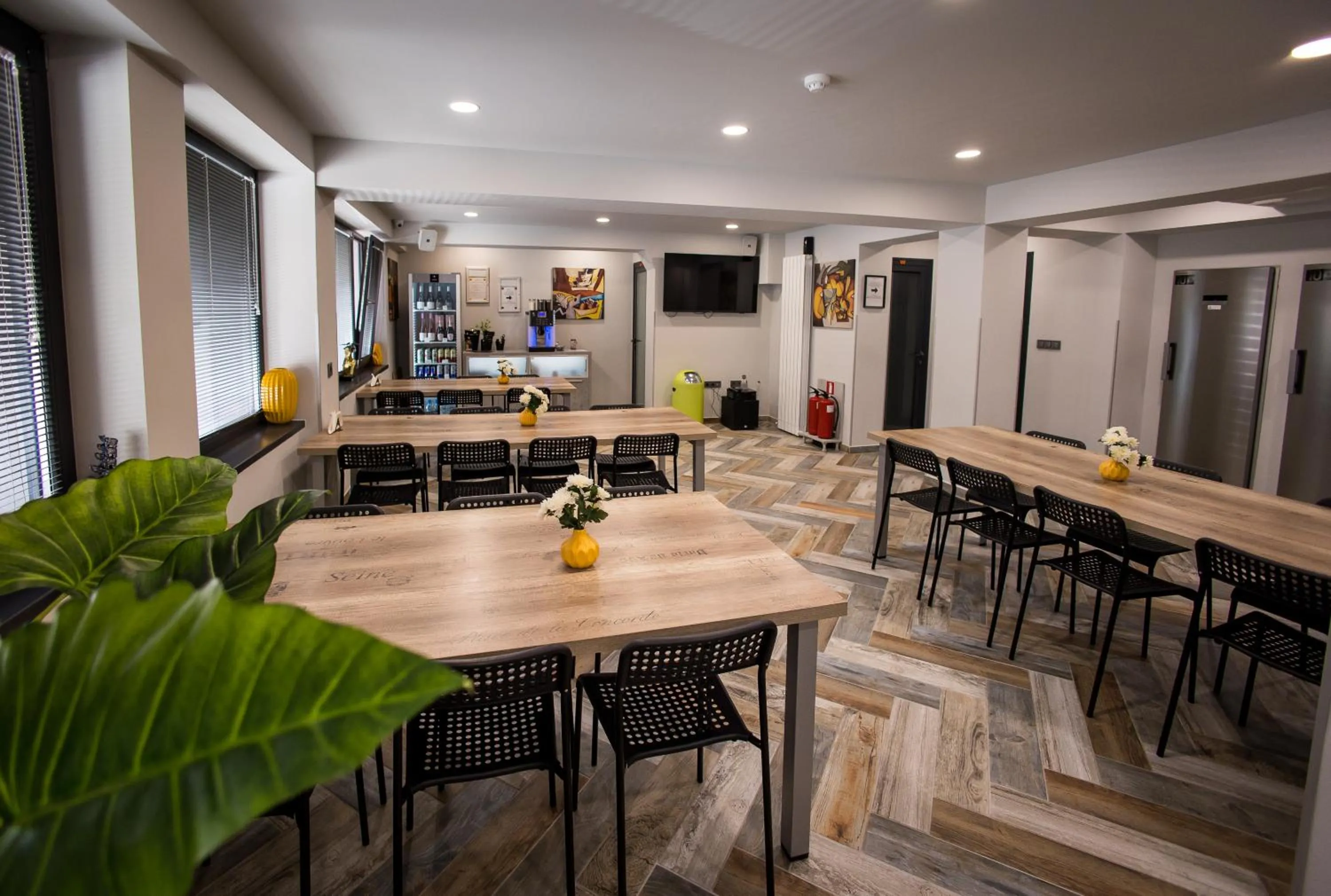 Restaurant/places to eat in DORM BG pet-friendly Aparthotel