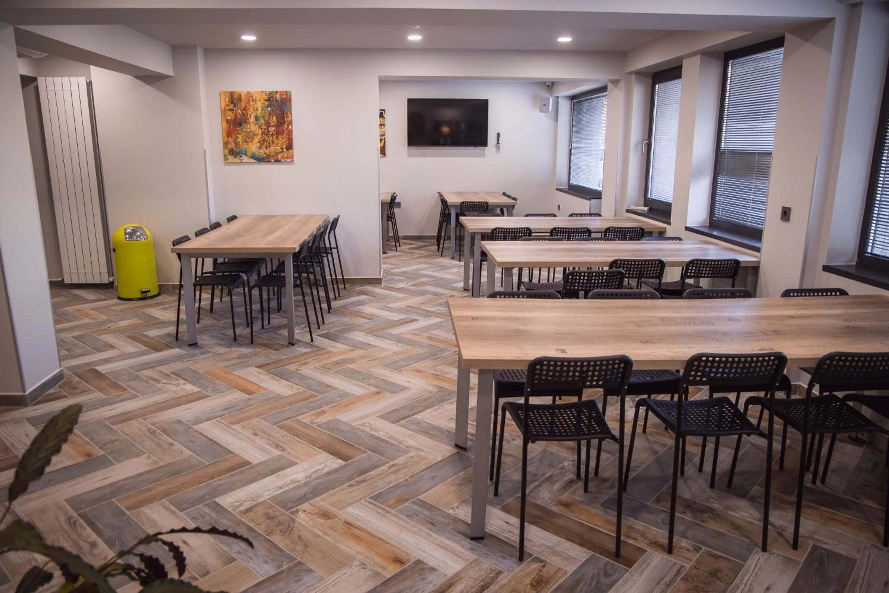 TV and multimedia in DORM BG pet-friendly Aparthotel