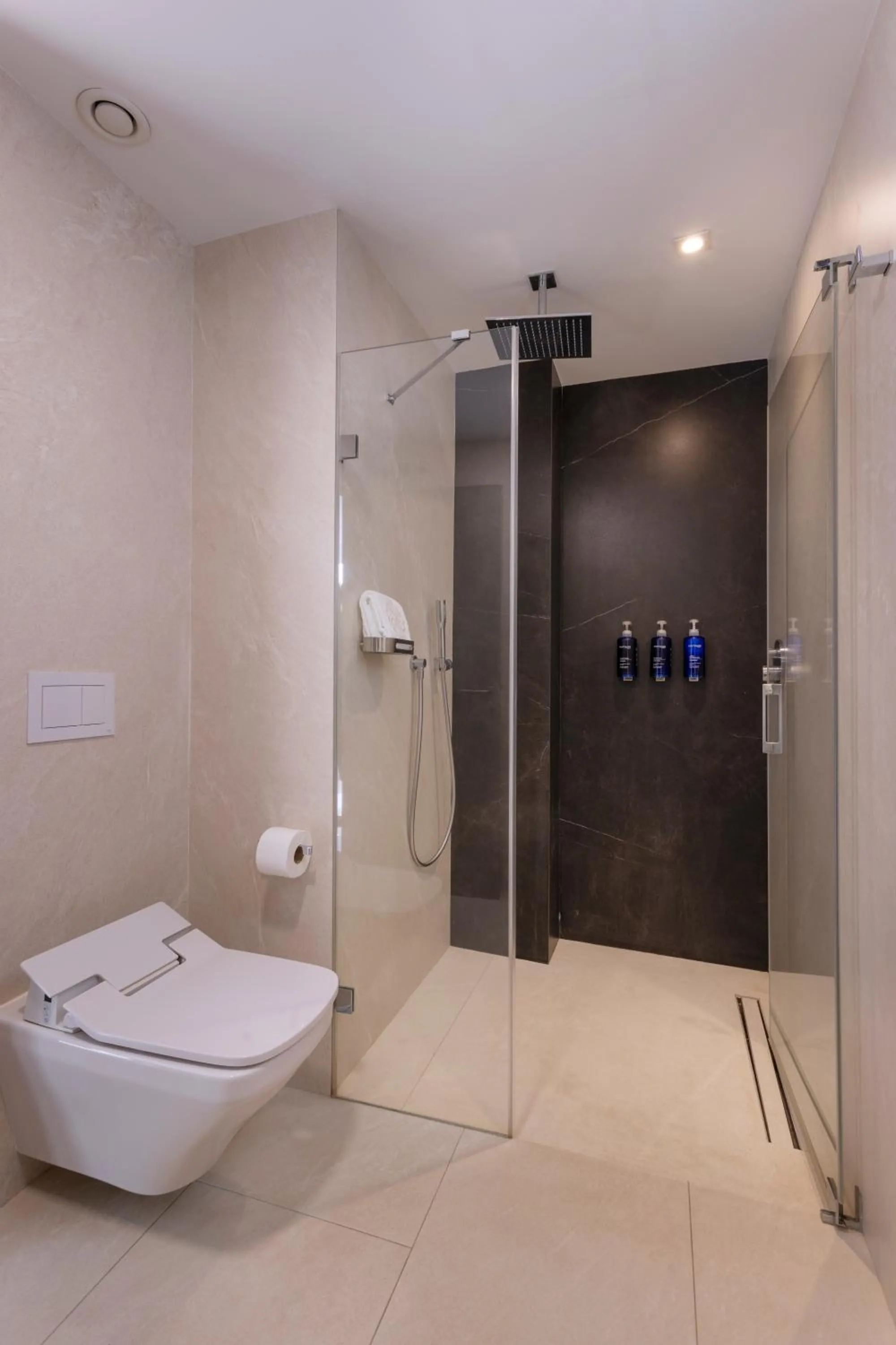 Bathroom in Hotel Lima - Adults Recommended