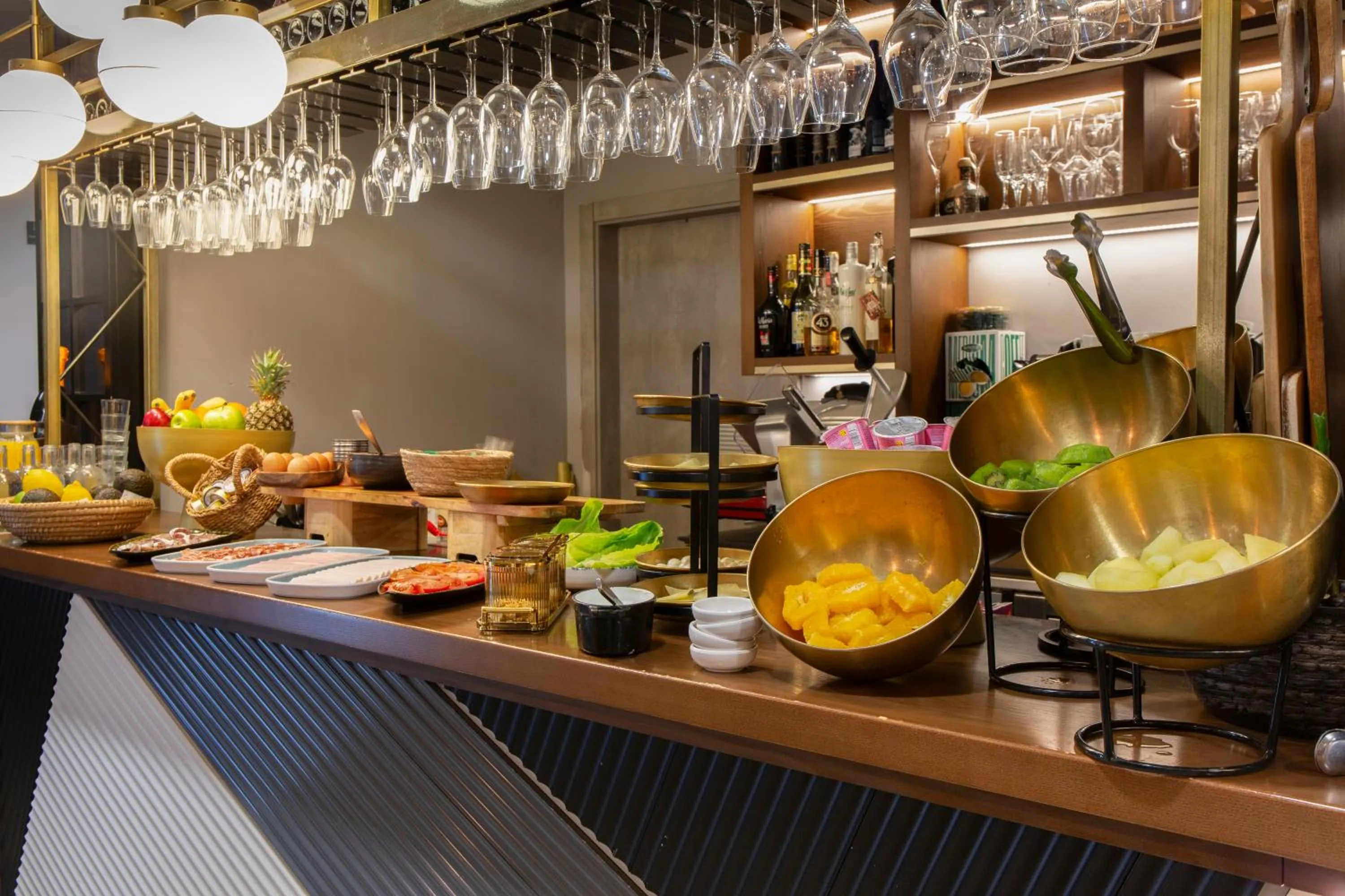 Buffet breakfast in Hotel Lima - Adults Recommended