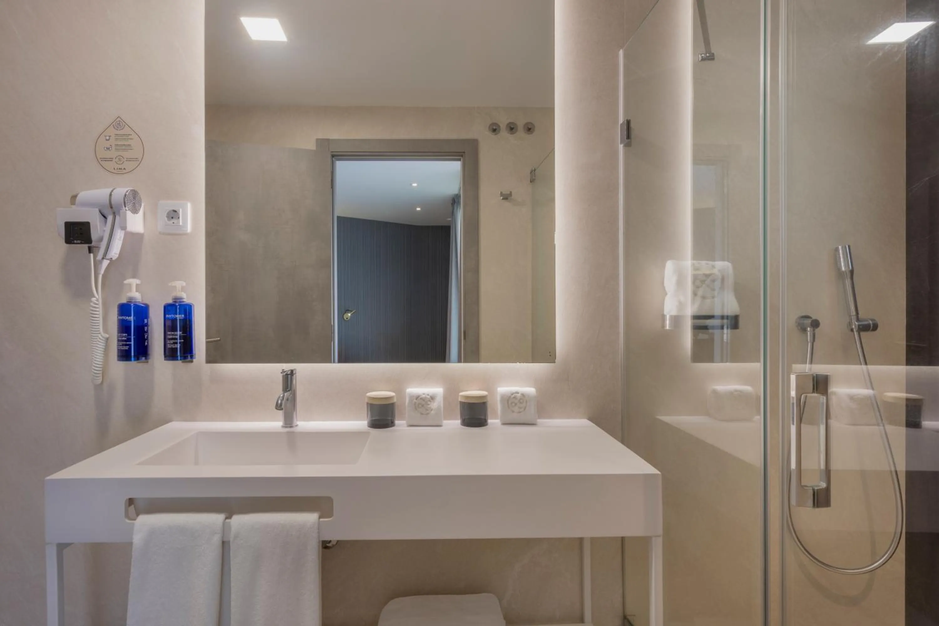 Bathroom in Hotel Lima - Adults Recommended