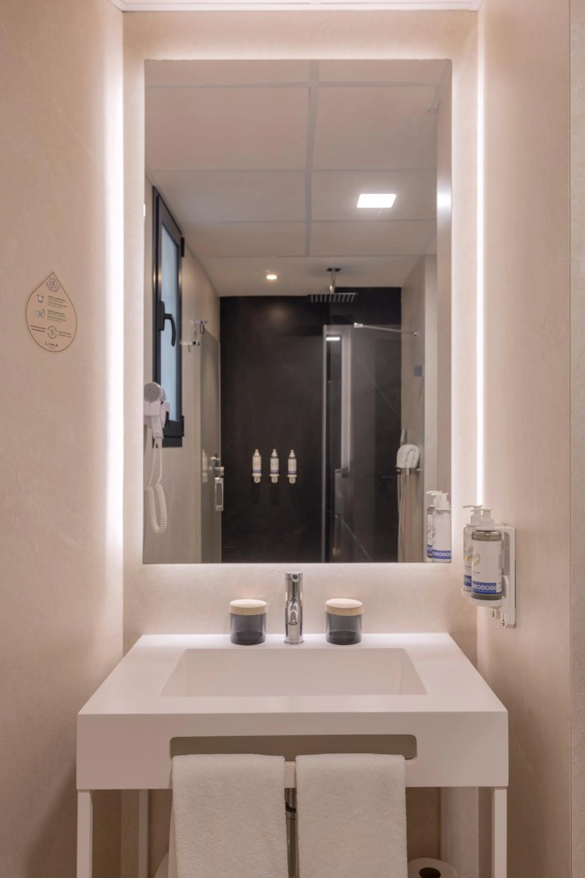 Bathroom in Hotel Lima - Adults Recommended