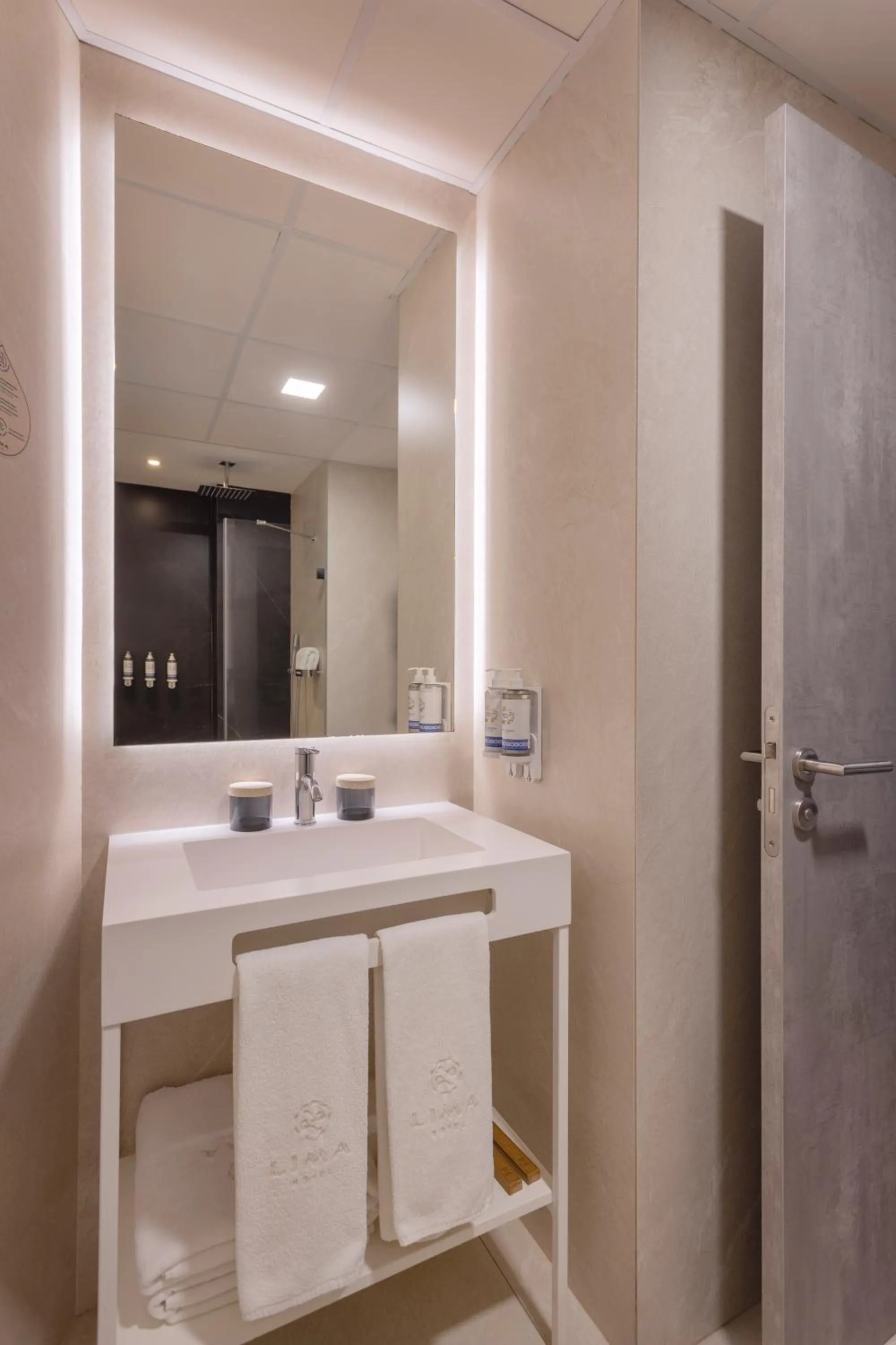 Bathroom in Hotel Lima - Adults Recommended