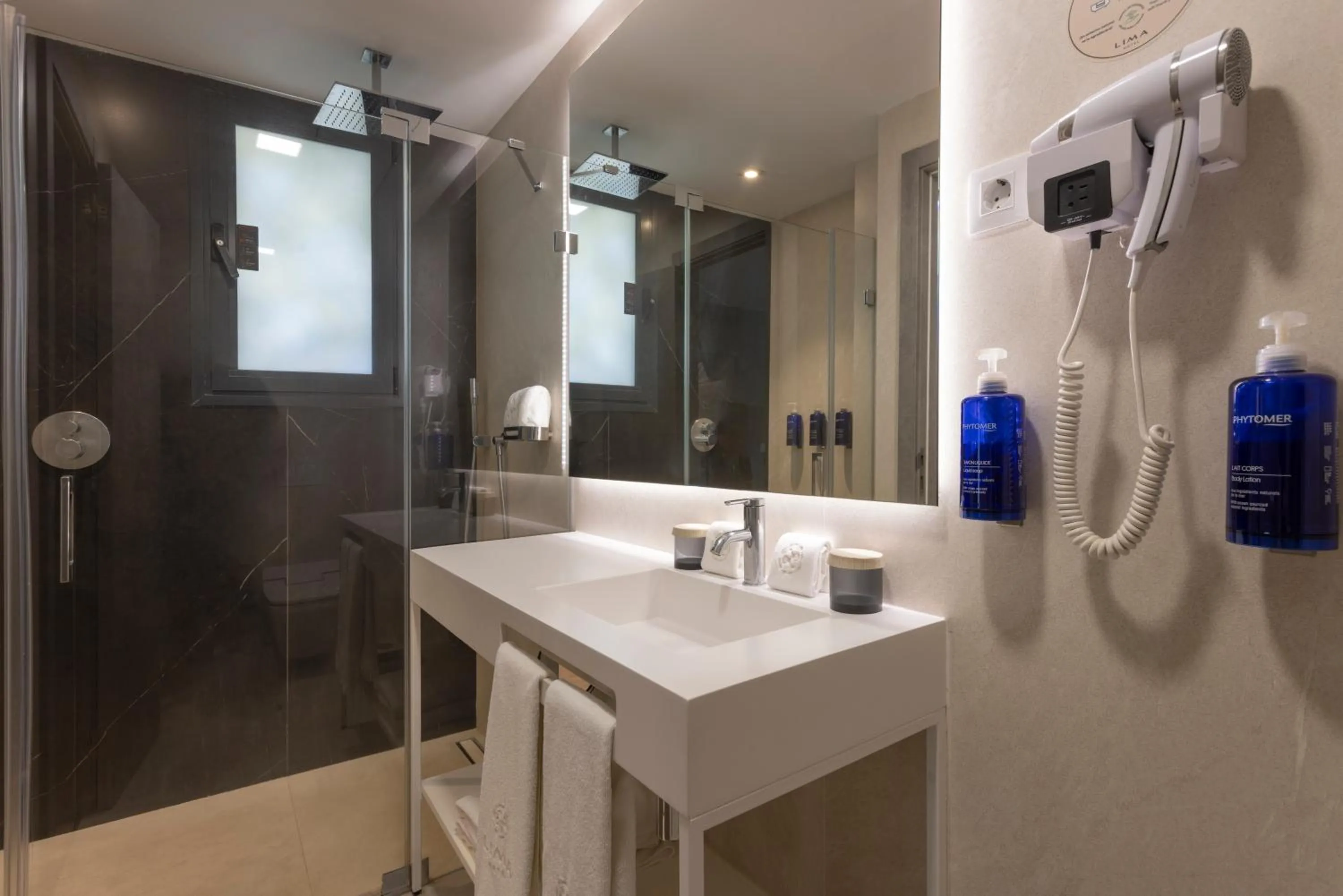 Bathroom in Hotel Lima - Adults Recommended