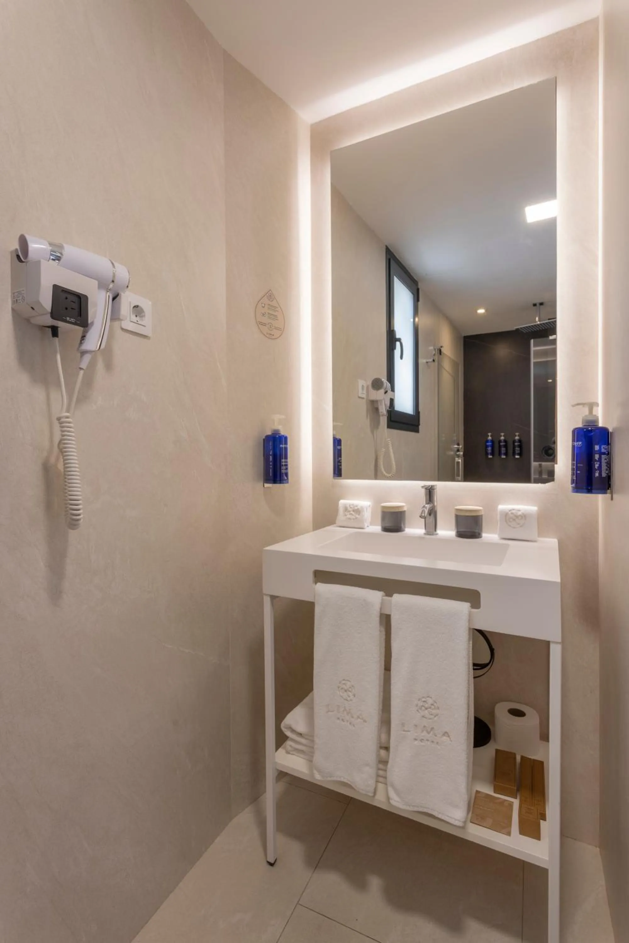 Bathroom in Hotel Lima - Adults Recommended