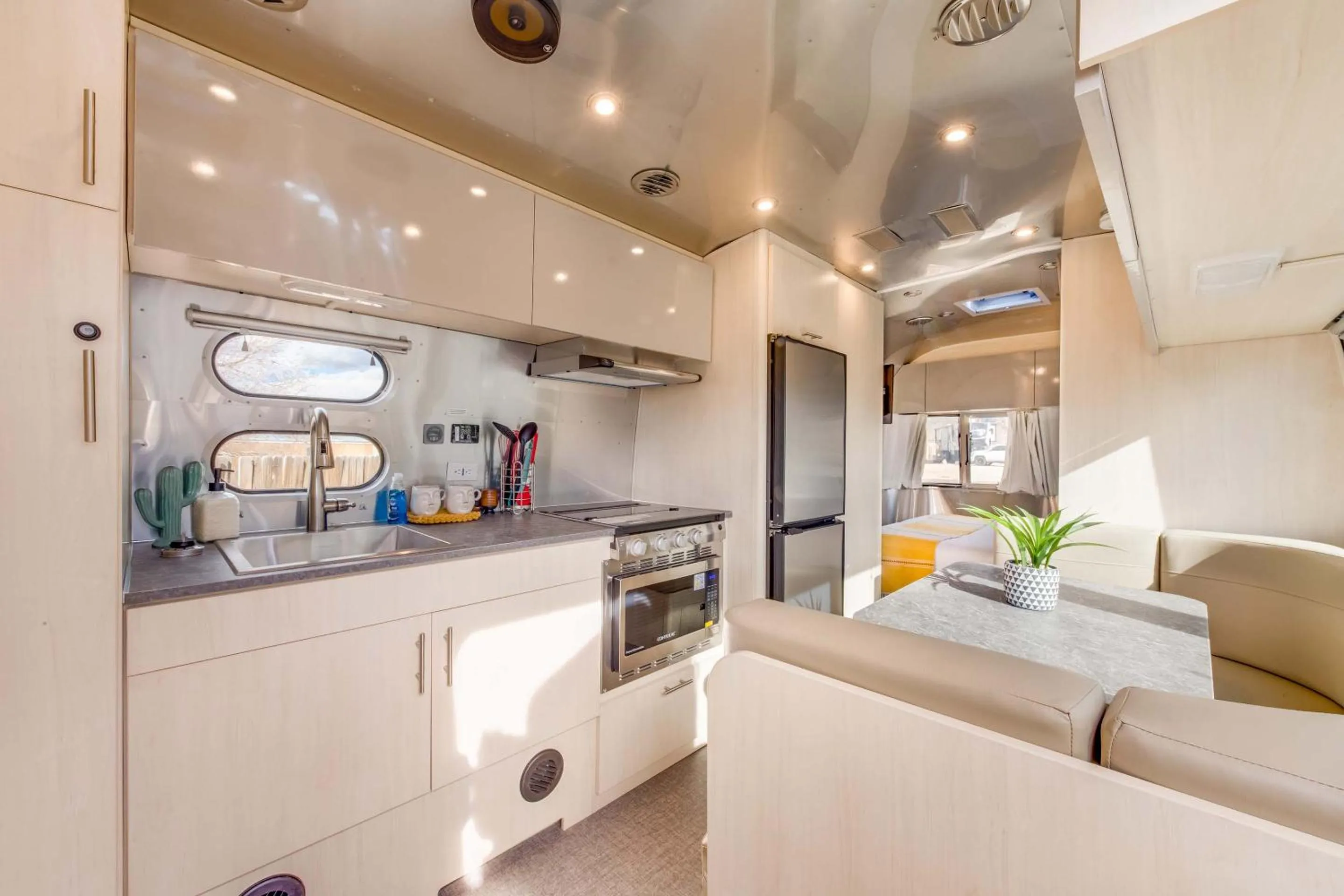 Kitchen or kitchenette in Taos Motor Lodge