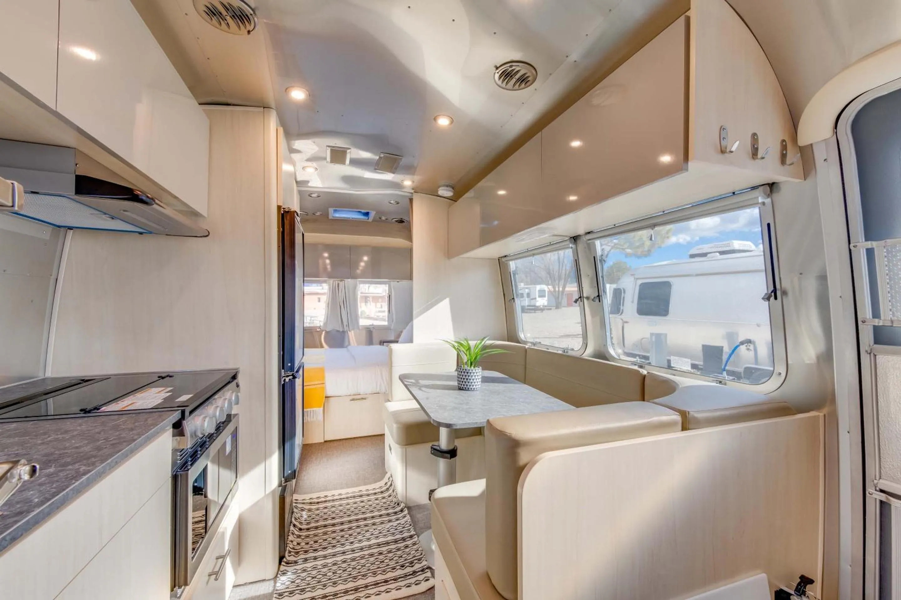 Kitchen or kitchenette in Taos Motor Lodge