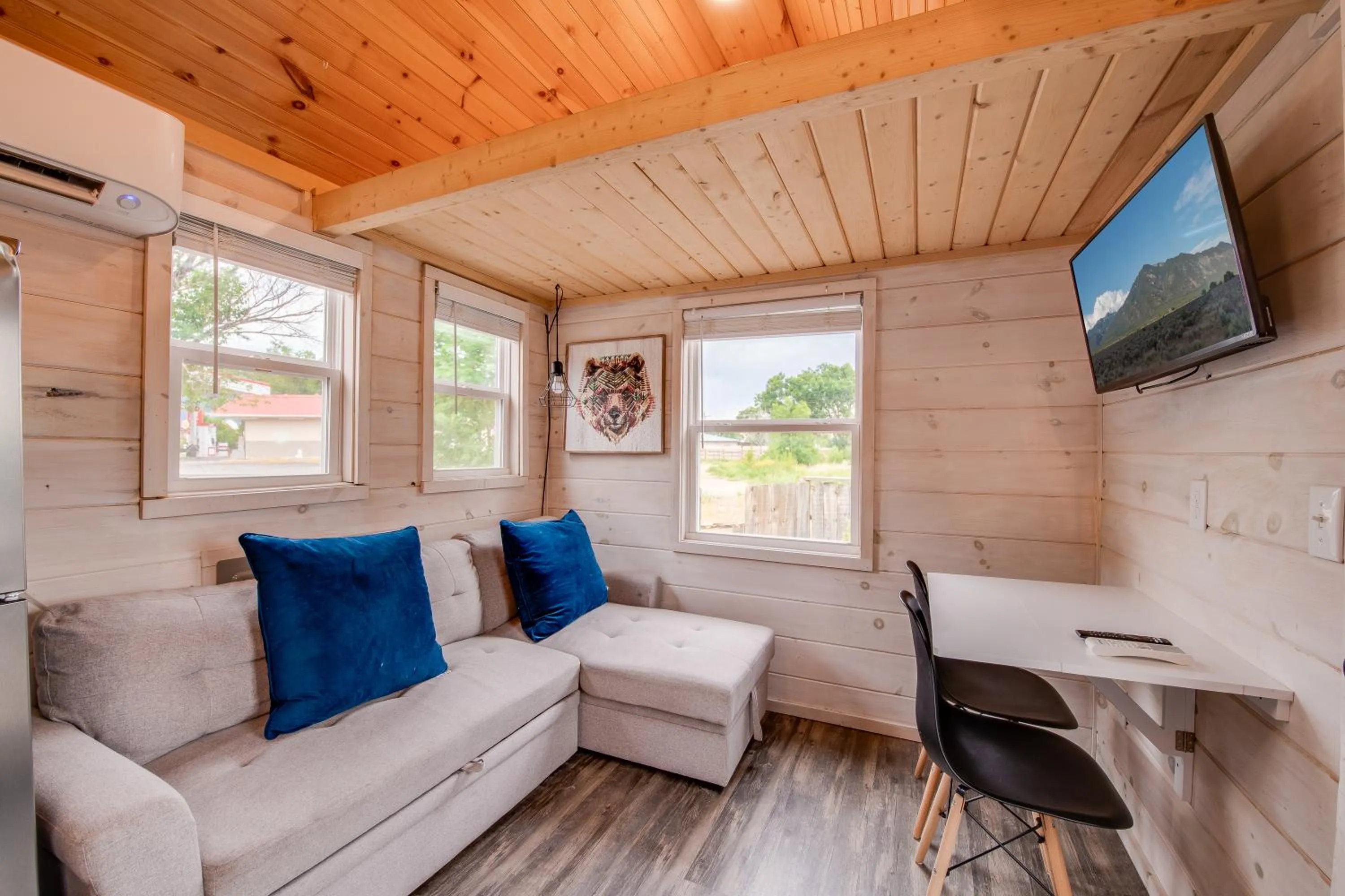 TV and multimedia in Taos Motor Lodge