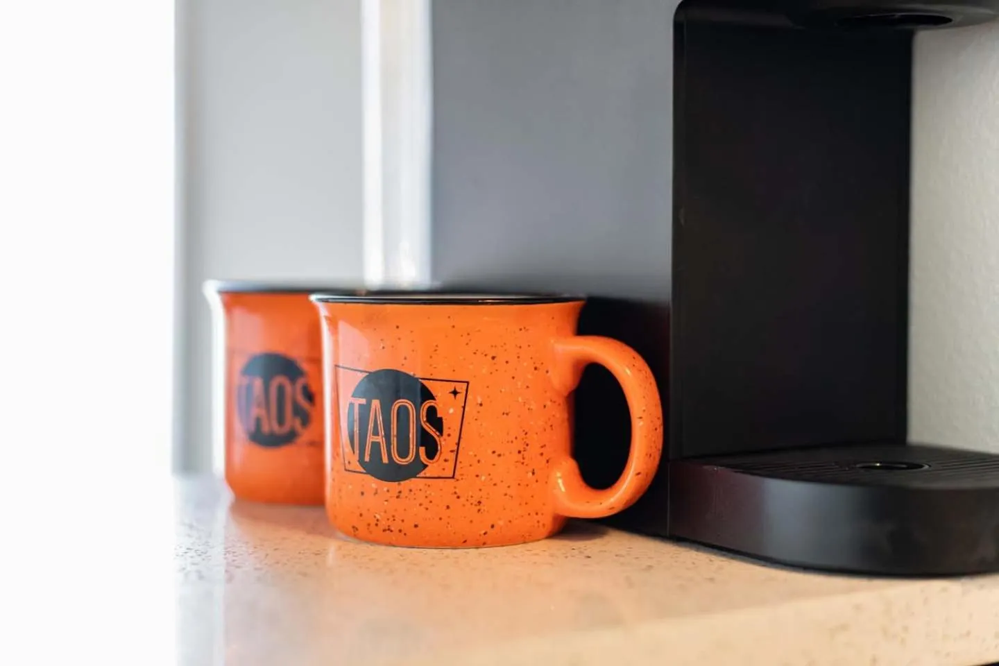 Coffee/tea facilities in Taos Motor Lodge