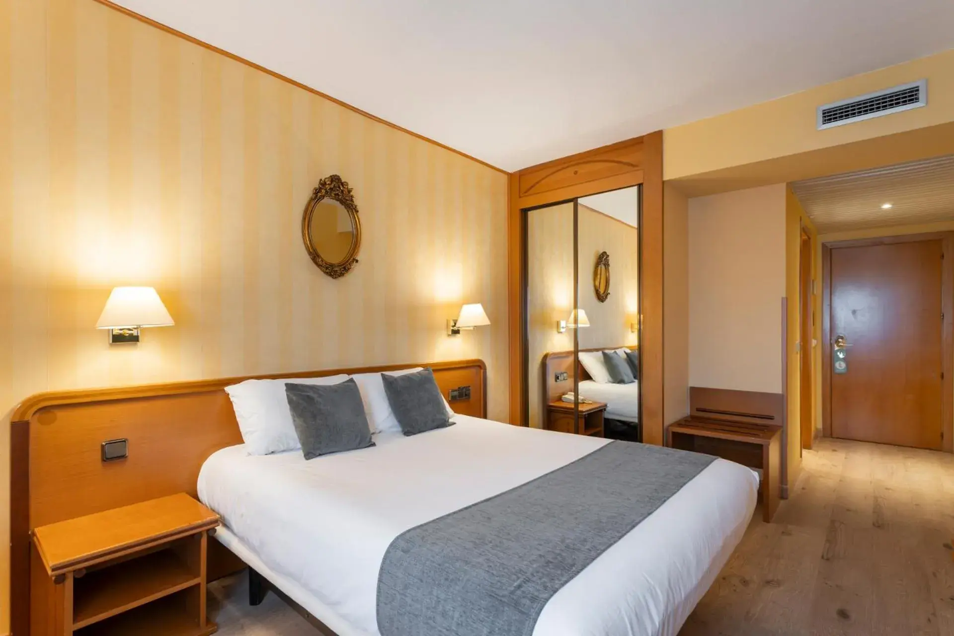Photo of the whole room, Bed in Hotel Alda Río Tormes Photo of the whole room, Bed in Hotel Alda Río Tormes