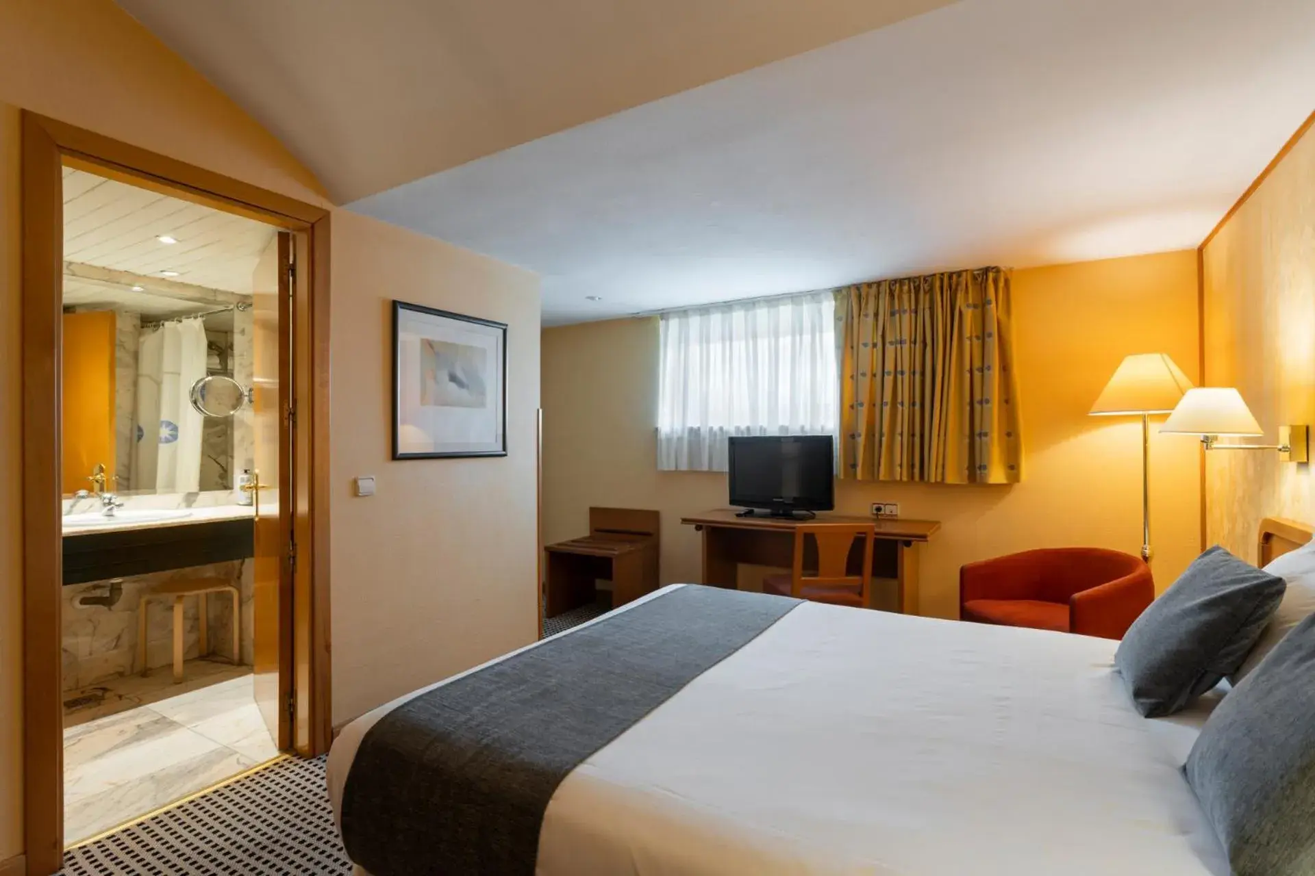 Photo of the whole room, Bed in Hotel Alda Río Tormes Photo of the whole room, Bed in Hotel Alda Río Tormes