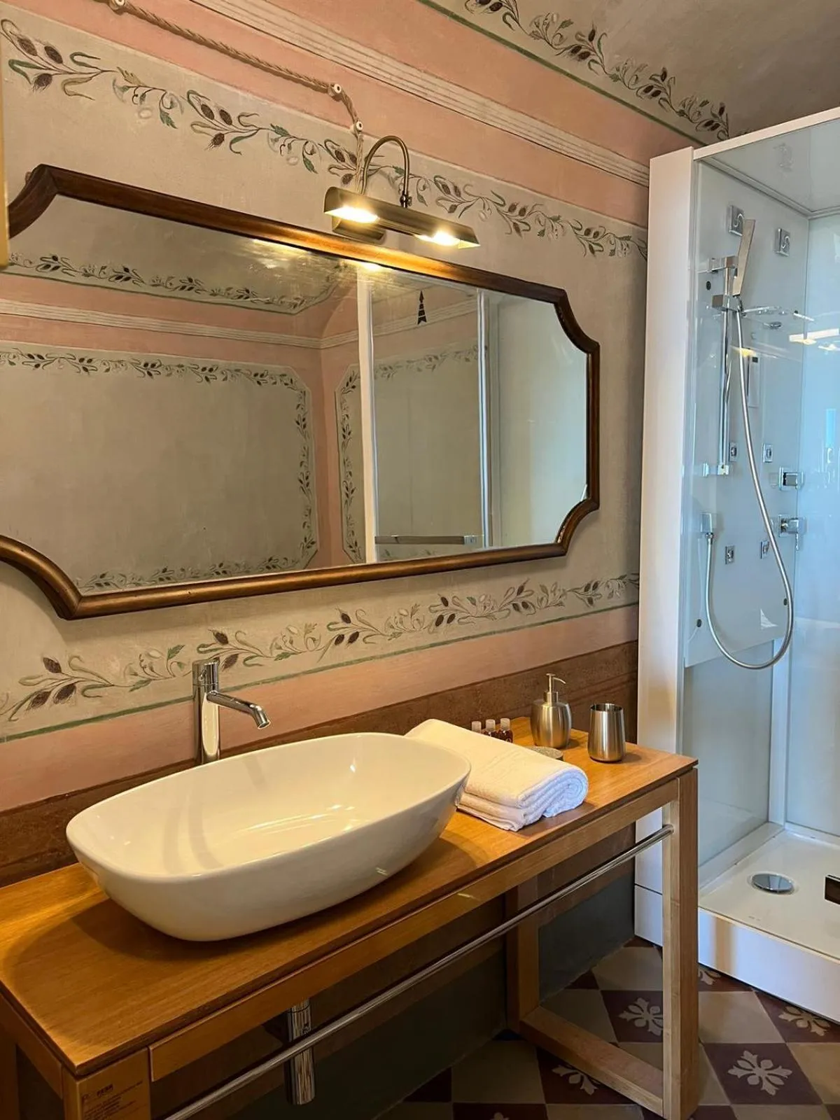 Shower in Puleera Boutique Hotel