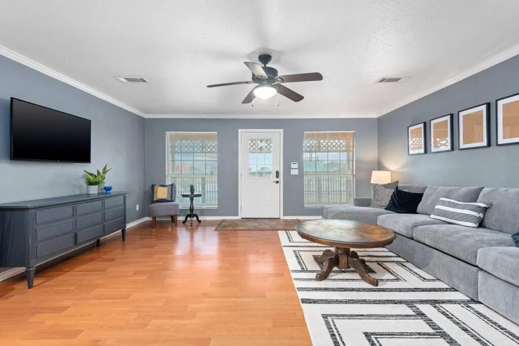 TV and multimedia in Sunnyside Retreat