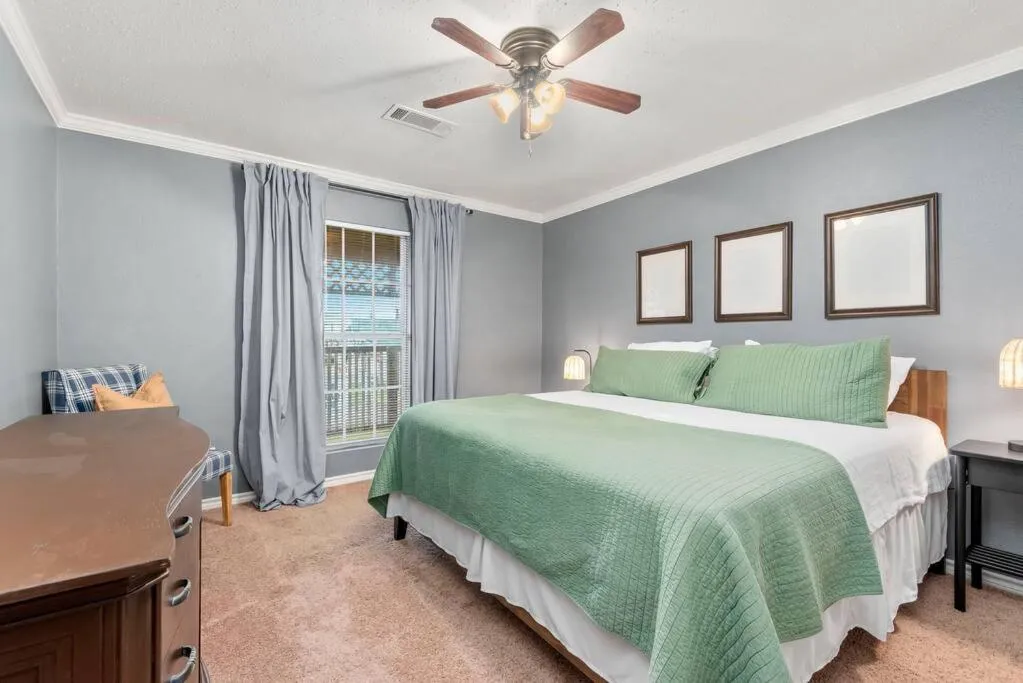 Bed in Sunnyside Retreat