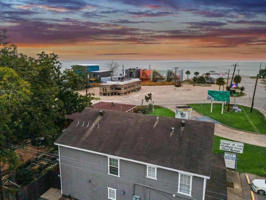 Property building in Sunnyside Retreat