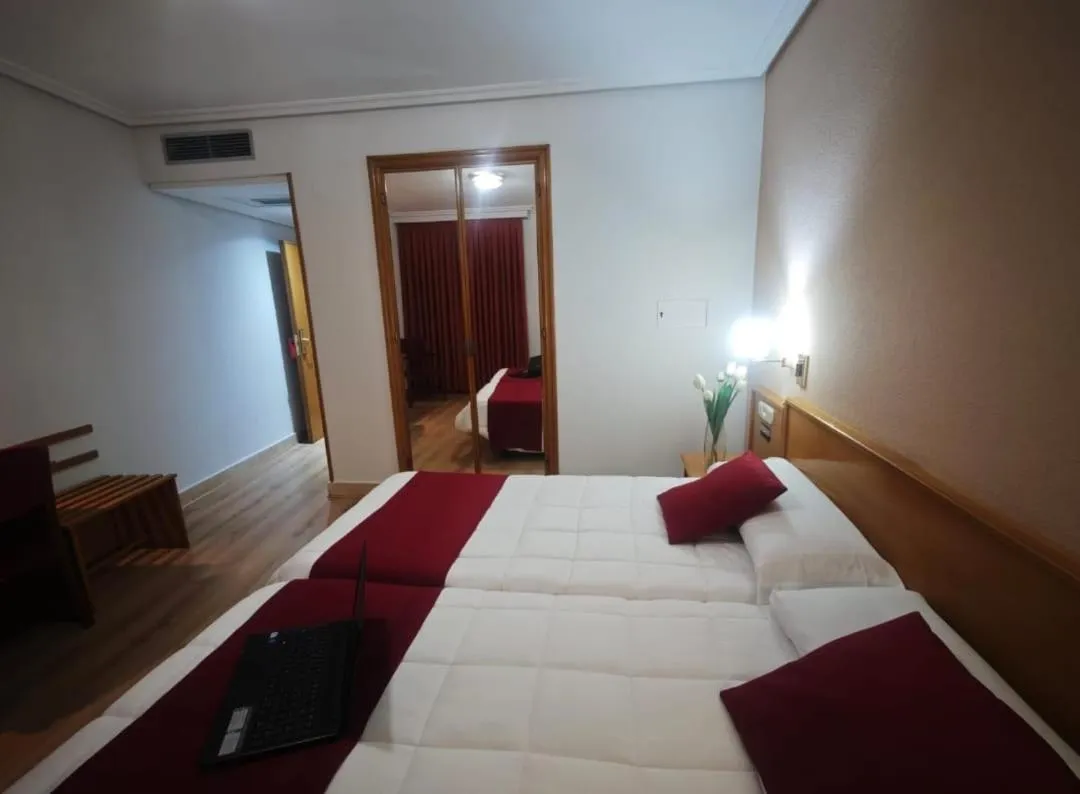 Bed in Hotel Helmántico