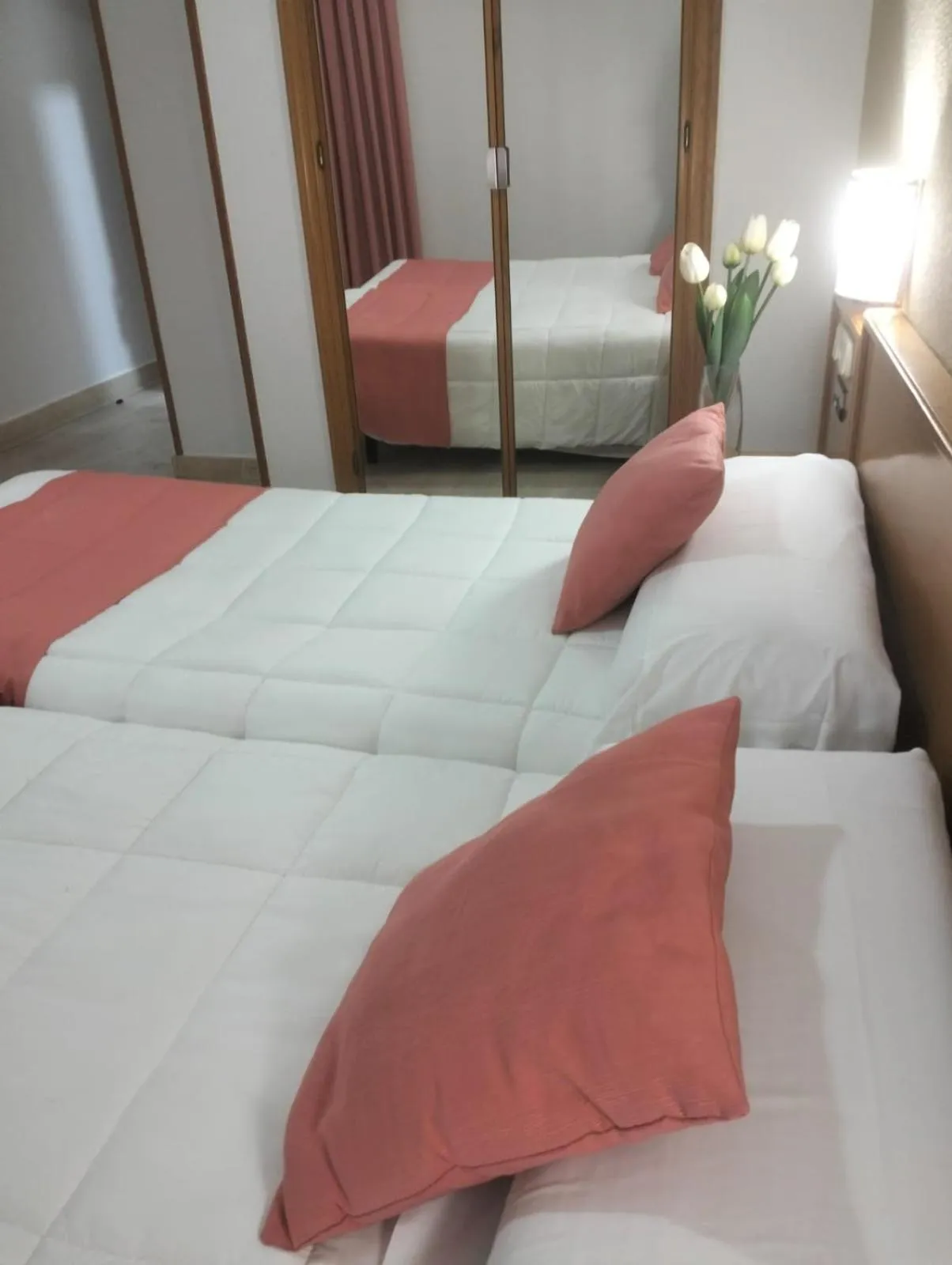 Bed in Hotel Helmántico