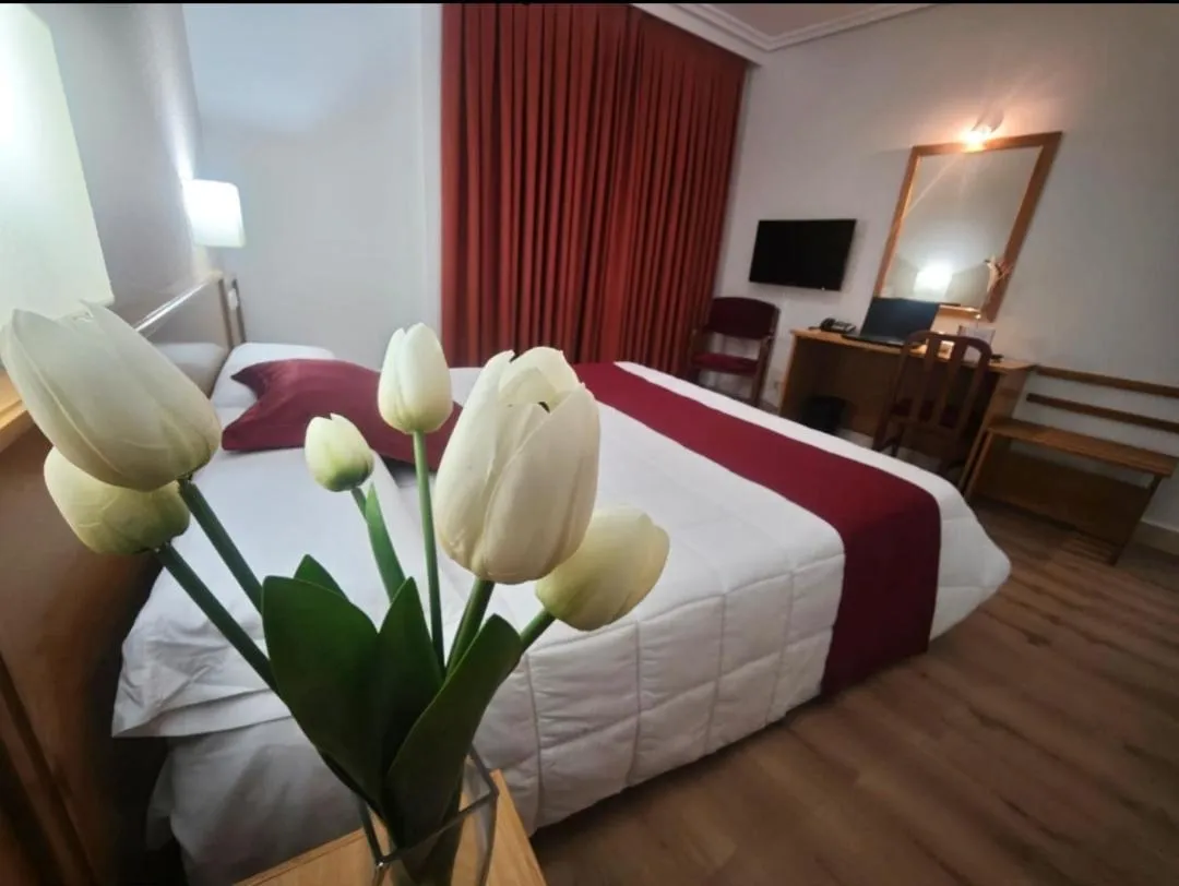 Bed in Hotel Helmántico