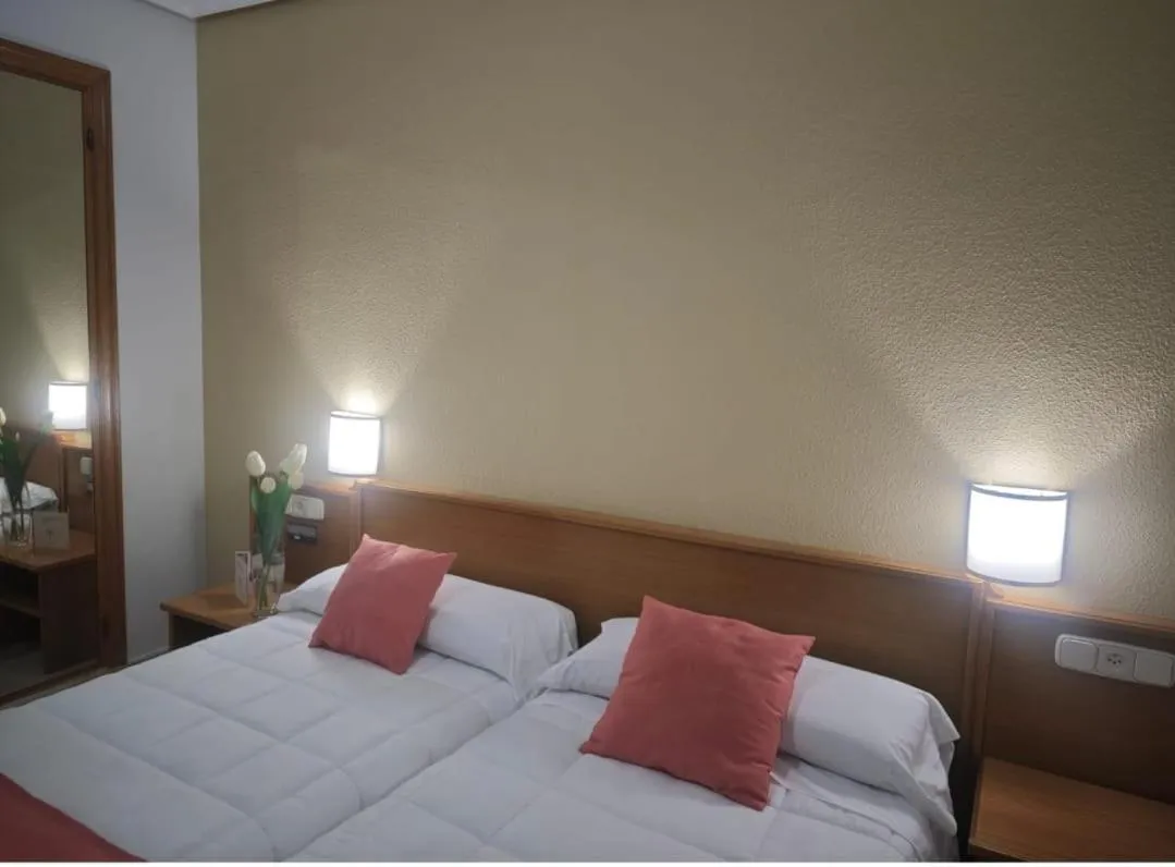 Bed in Hotel Helmántico