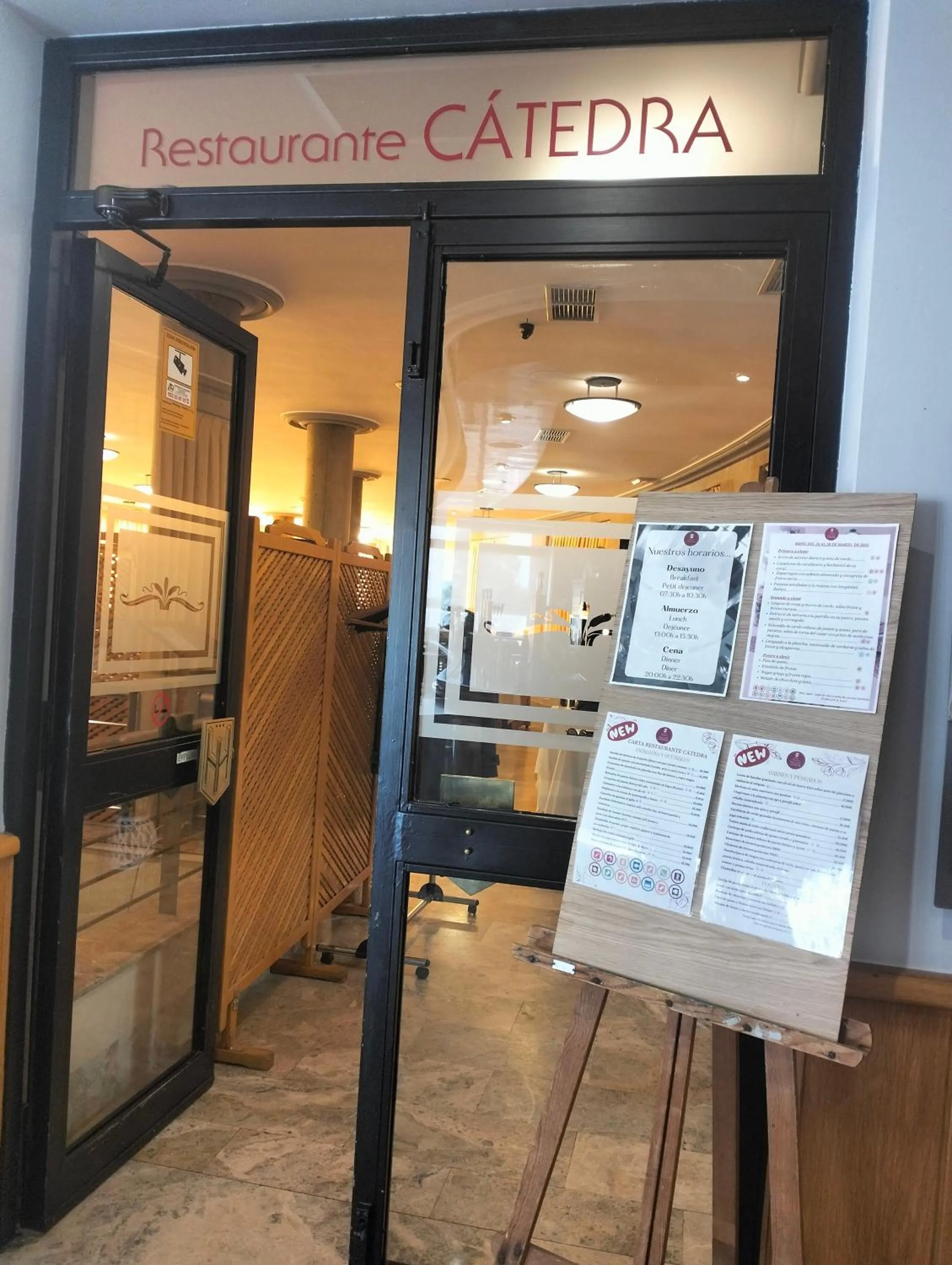 Logo/Certificate/Sign in Hotel Helmántico