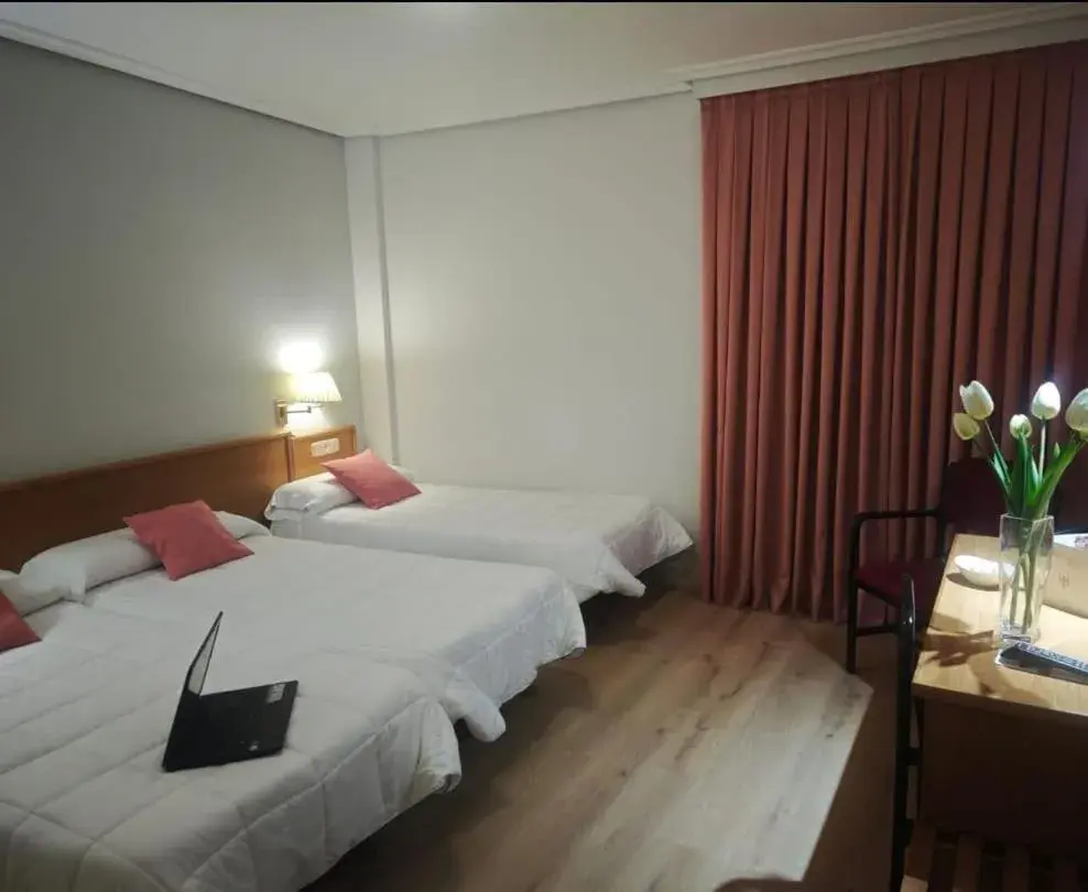 Bed in Hotel Helmántico Bed in Hotel Helmántico