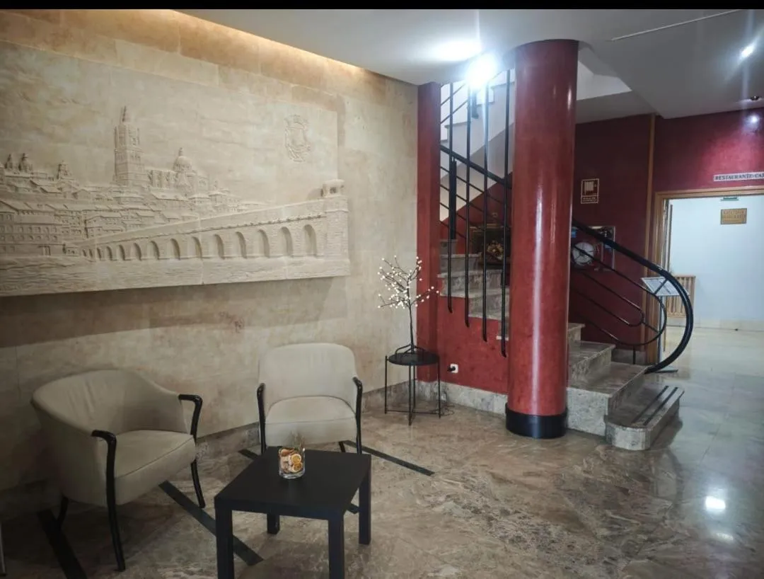 Lobby or reception in Hotel Helmántico