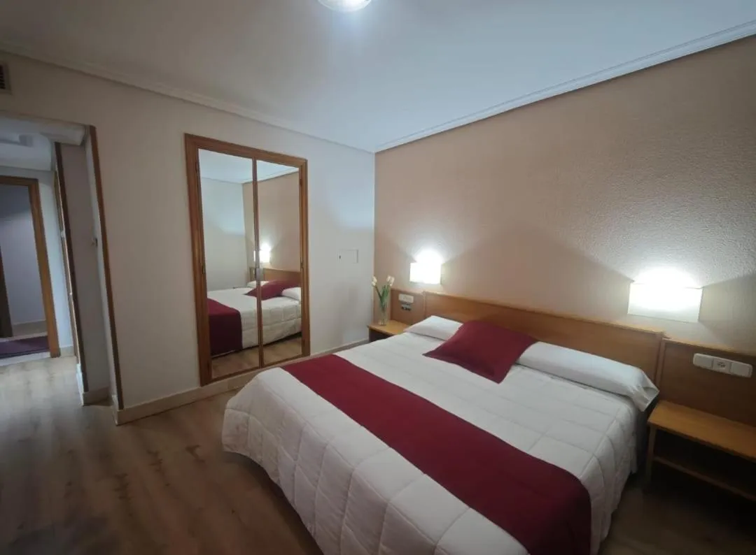 Bed in Hotel Helmántico