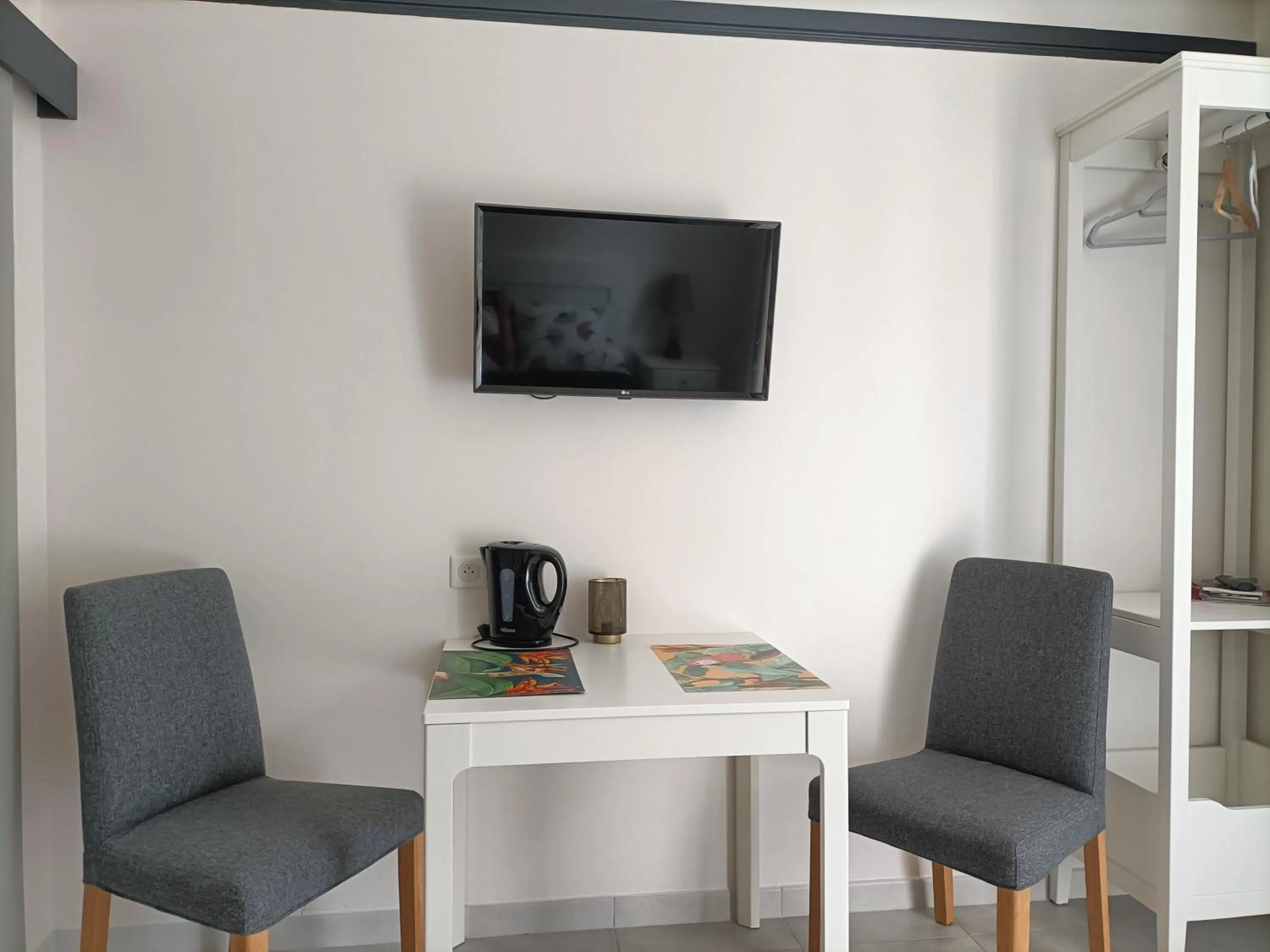 TV/Entertainment Center in VILLA ESPERANZA Chambre 2 proche Zoo de Beauval et Châteaux de La Loire