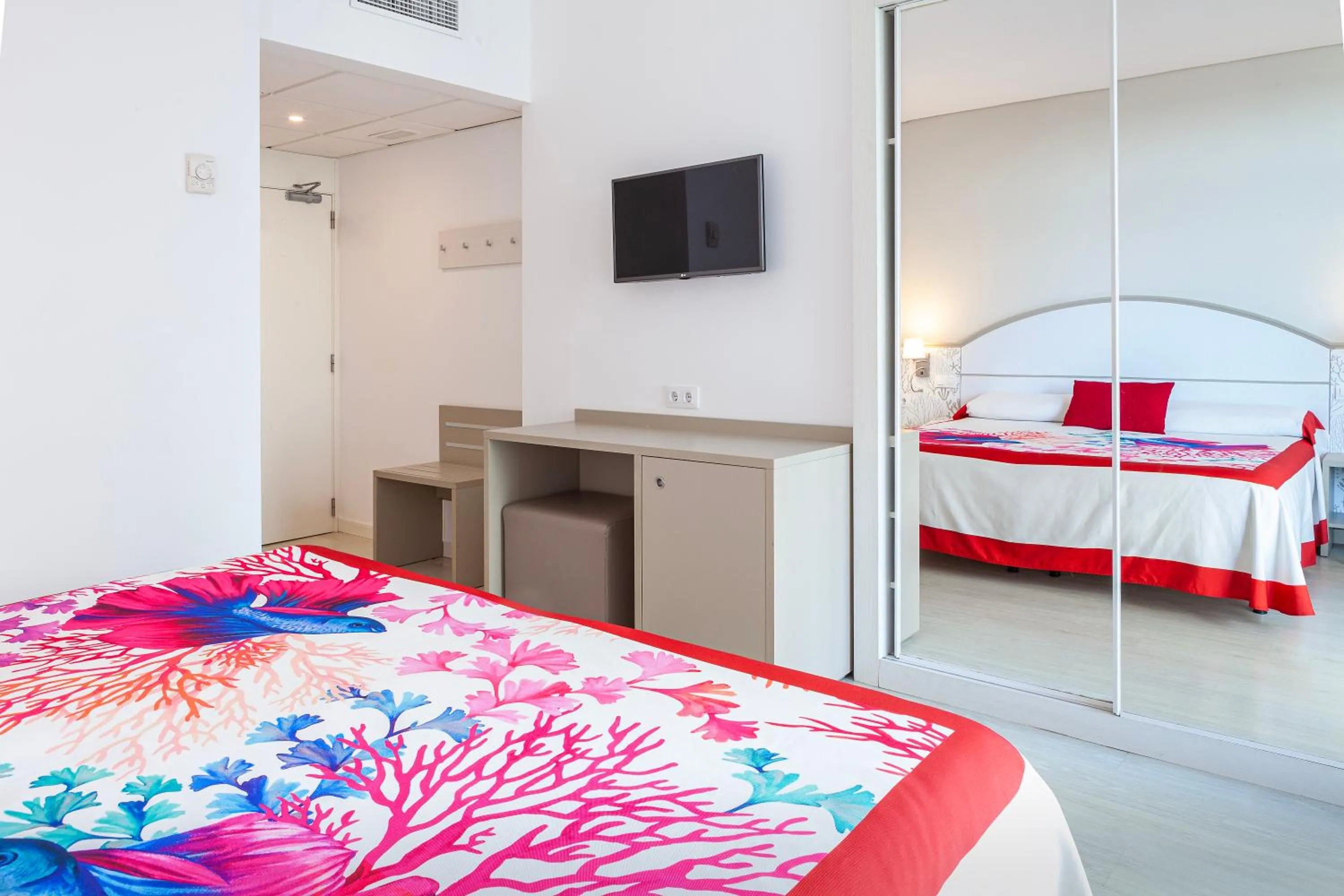 Bedroom, Bed in Hotel Alay - Adults Only Recommended