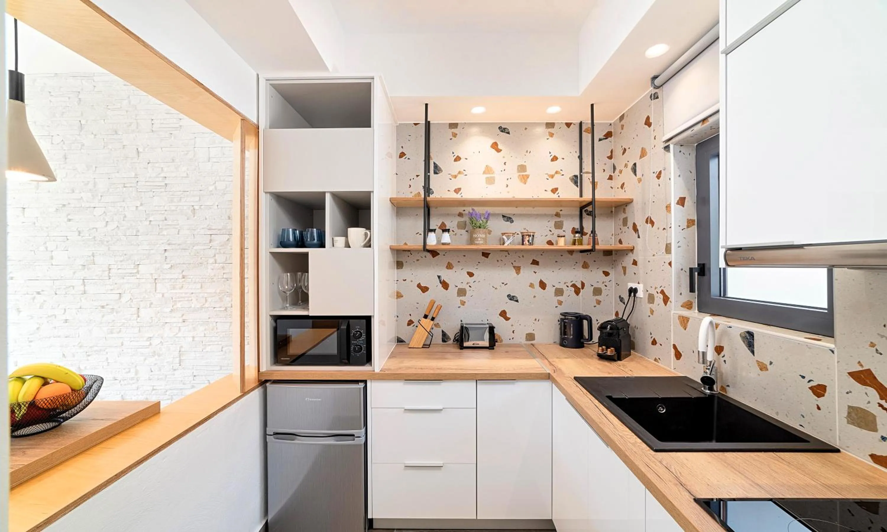 Coffee/tea facilities in Aelia Suites