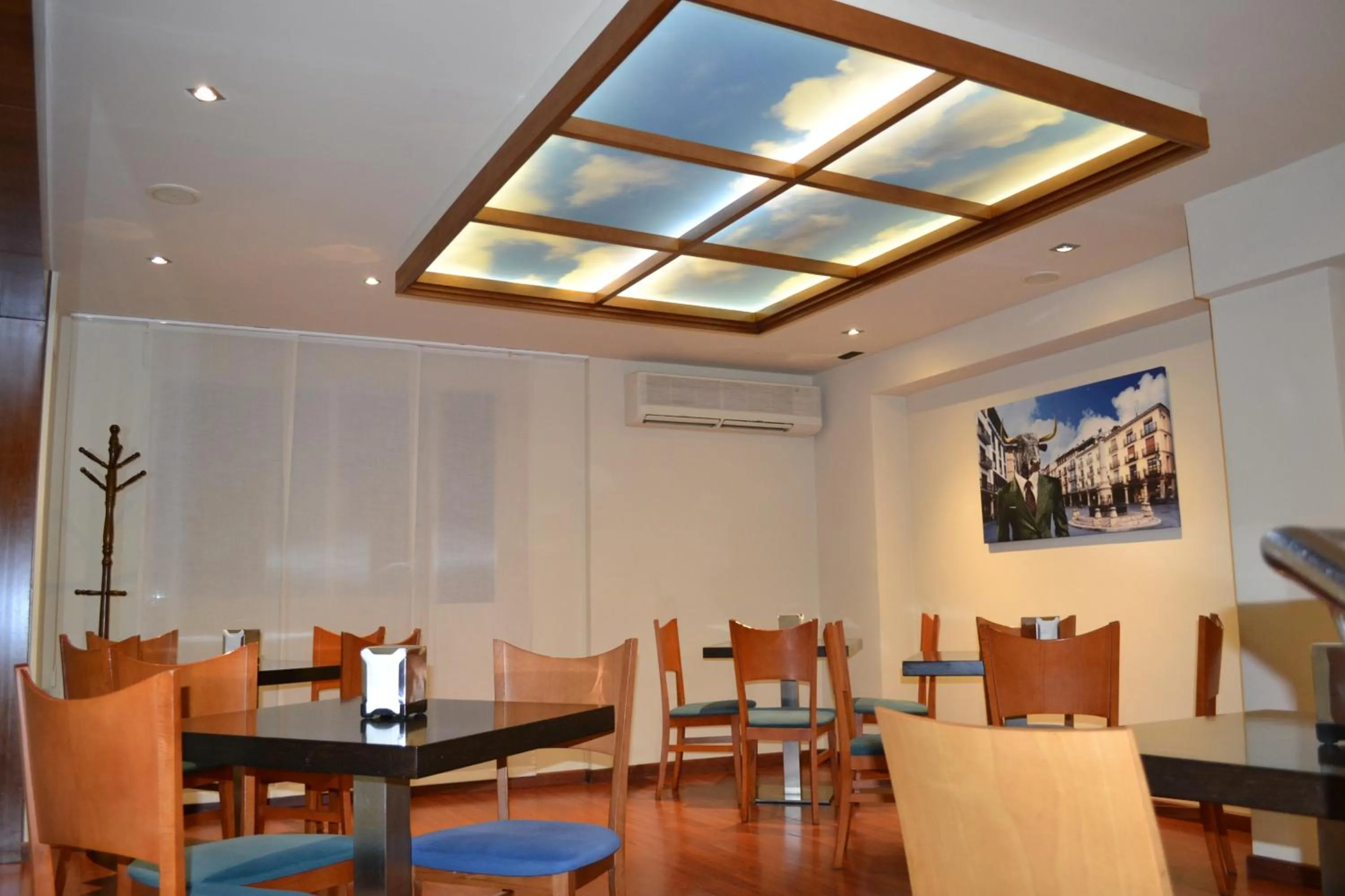 Lounge or bar in Hotel Teruel Plaza
