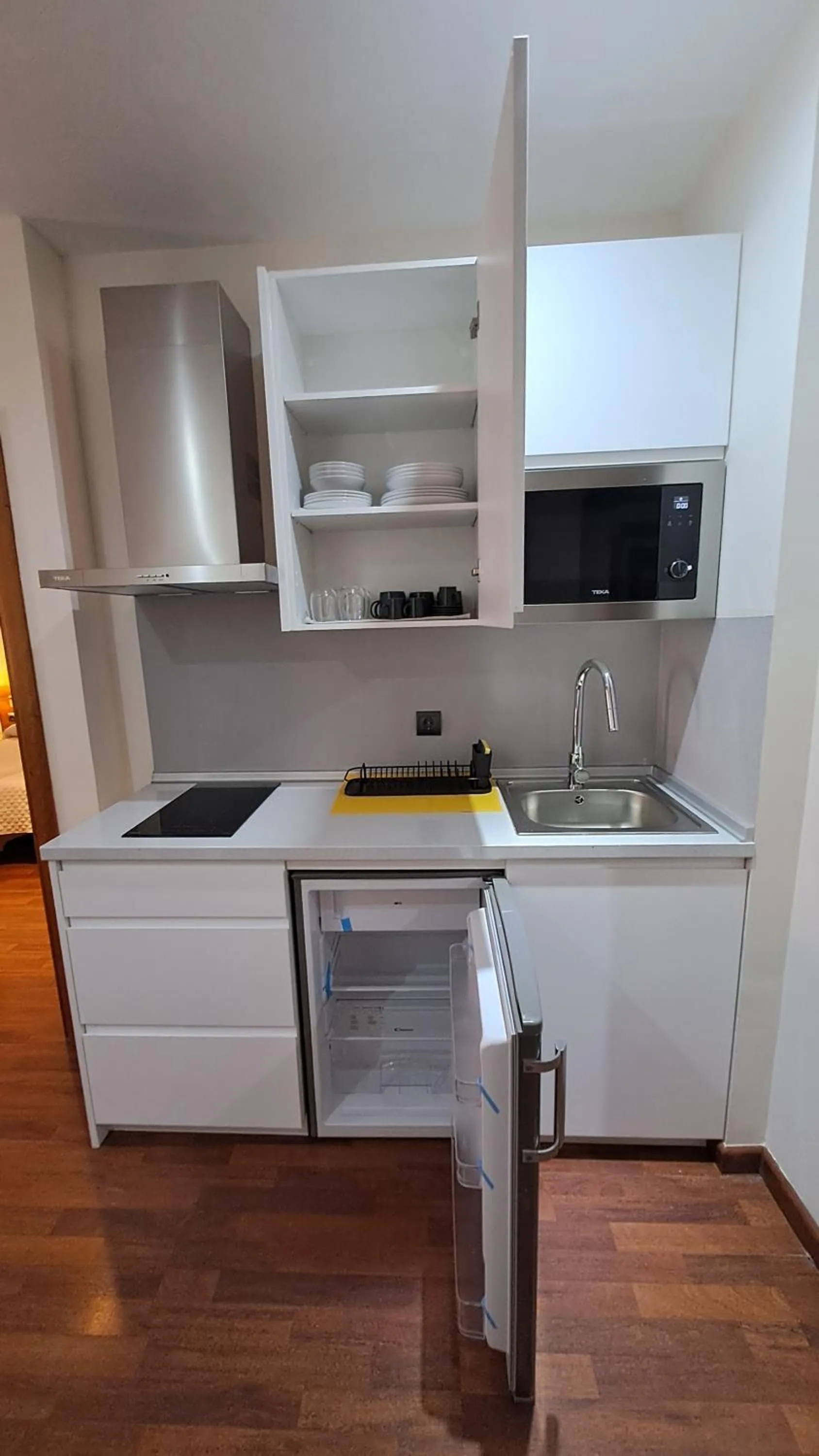 Kitchen or kitchenette in Hotel Suite Camarena