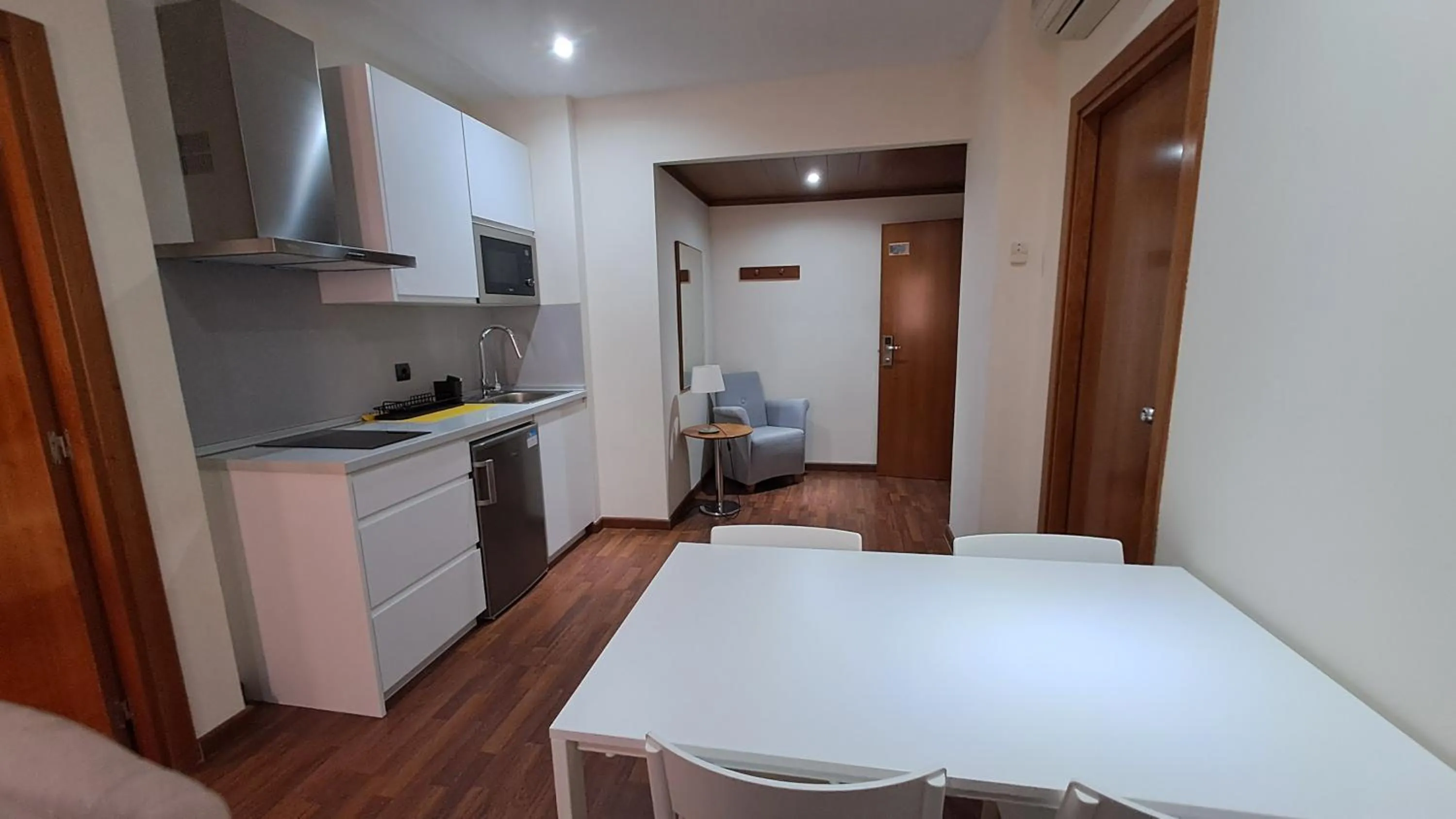 Kitchen or kitchenette in Hotel Suite Camarena